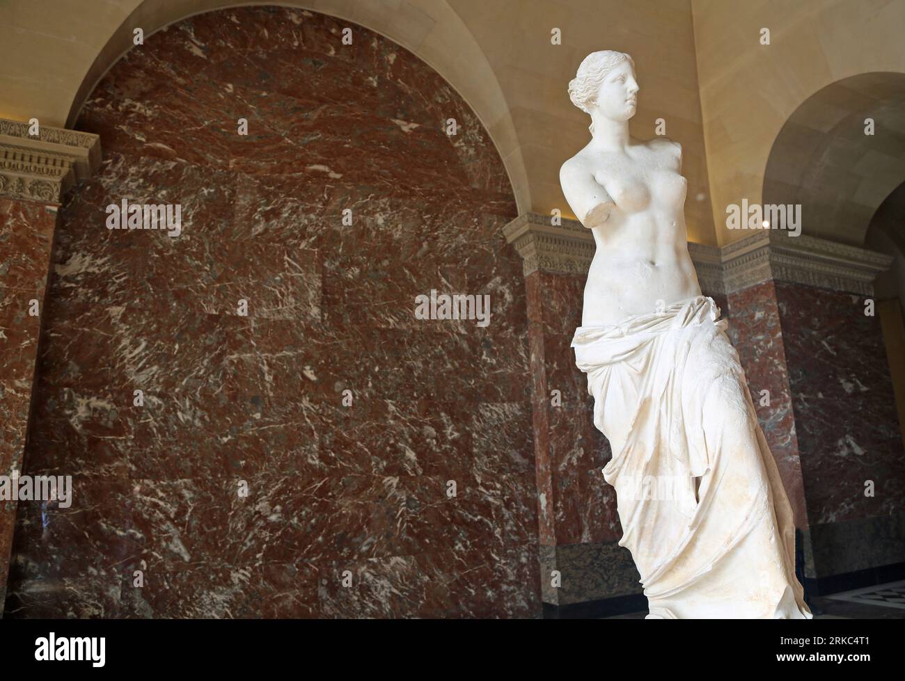 venus de milo location in louvre