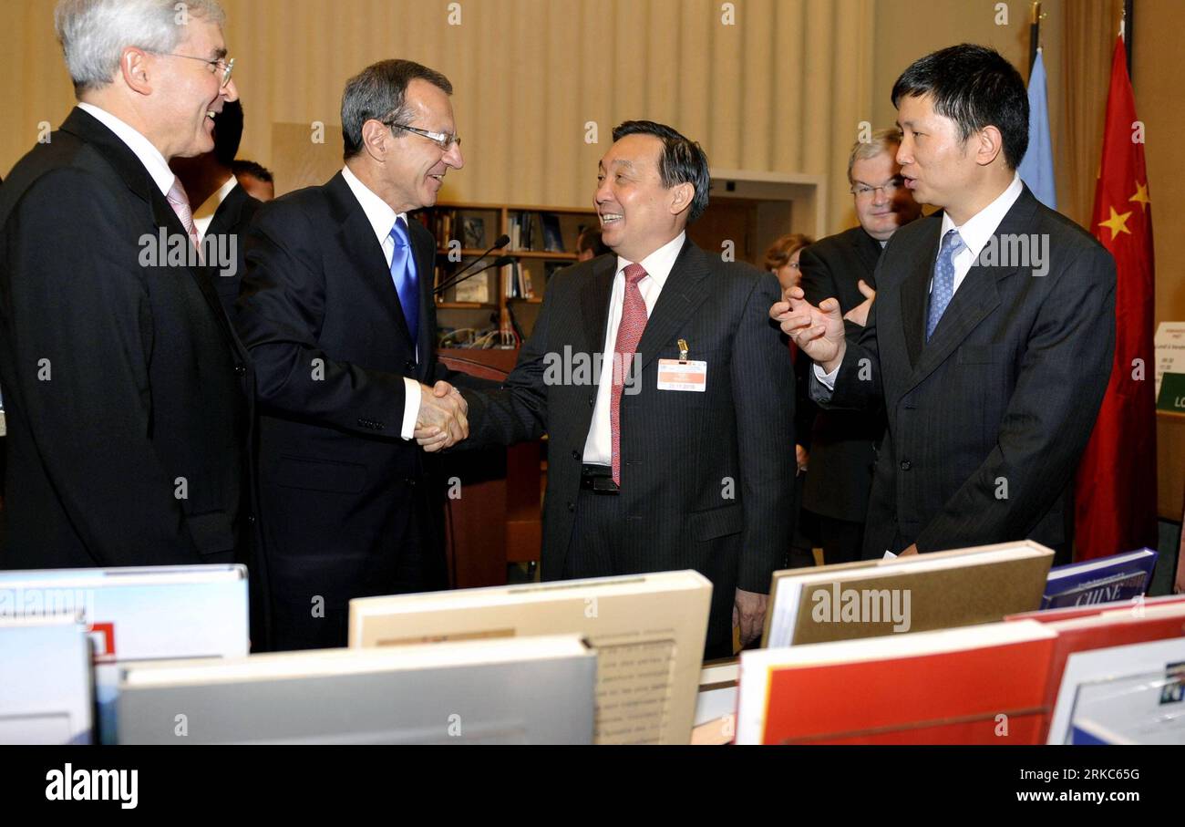 Bildnummer: 54677307  Datum: 24.11.2010  Copyright: imago/Xinhua (101125) -- GENEVA, Nov. 25, 2010 (Xinhua) -- China s State Council Information Office (SCIO) Director Wang Chen (2nd R) shakes hands with Sergei Ordzhonikidze, director-general of the United Nations Office in Geneva (UNOG) during a book donation ceremony as a part of the Experience China cultural activities at the Assembly Hall of Palais des Nations, the headquarters of UNOG, Nov. 24, 2010. A group of Chinese top art workers gave an excellent Chinese-flavor artistic performance Wednesday night at UNOG, heralding the official kic Stock Photo