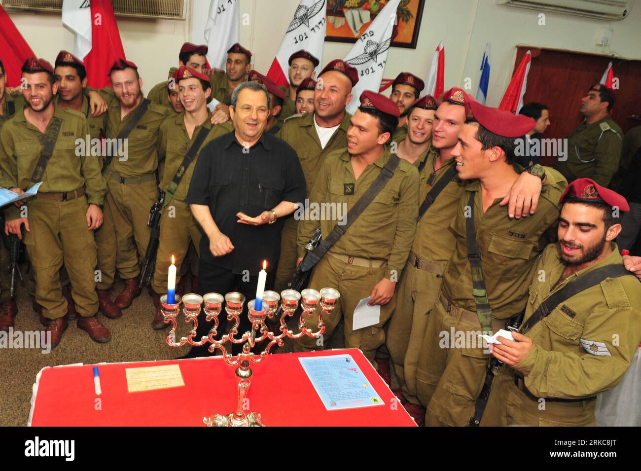 Bildnummer: 54696704  Datum: 01.12.2010  Copyright: imago/Xinhua (101202) -- JERUSALEM, Dec.2, 2010(Xinhua) -- Israel s Minister of Defense Ehud Barak (L, front) lights the first candle for the Jewish holiday of Hanukkah, with Israeli Paratroopers near Israel-Gaza Strip border on Dec. 1, 2010. Hanukkah, also known as the Festival of Lights, is an eight-day Jewish holiday commemorating the re-dedication of the Holy Temple in Jerusalem at the time of the Maccabean Revolt. (Xinhua/Rafael Ben-Ari) (lyx) ISRAEL-HANUKKAH-EHUD BARAK PUBLICATIONxNOTxINxCHN Politik People kbdig xng 2010 quer premiumd Stock Photo