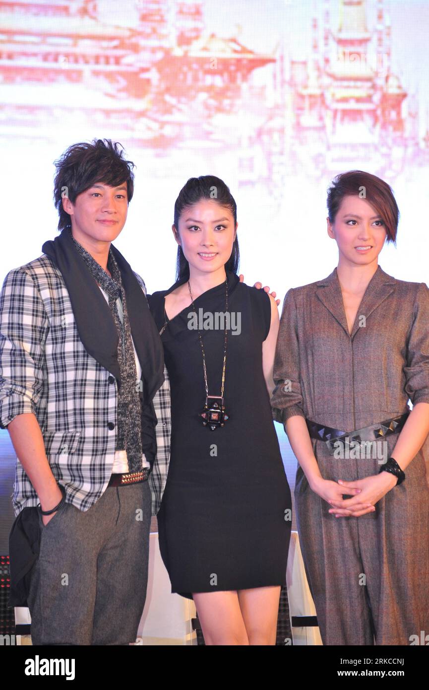 Bildnummer: 54743947  Datum: 12.12.2010  Copyright: imago/Xinhua BEIJING , Dec. 12, 2010 (Xinhua) -- Chinese pop stars Peter Ho (L), Kelly Chan (C) and Gigi Leung pose at a press conference held in Beijing, capital of China, Dec. 12, 2010 to promote the new 3D film The Monkey King . The action fantasy movie draws on the Journey to the West, a legend story of an immortal monkey being converted to the Buddhism and helping his master with the great pilgrimage to India. (Xinhua/Ji Guoqiang) (ljh) CHINA-BEIJING-THE MONKEY KING-PUBLICITY CONFERENCE (CN) PUBLICATIONxNOTxINxCHN Entertainment People pr Stock Photo