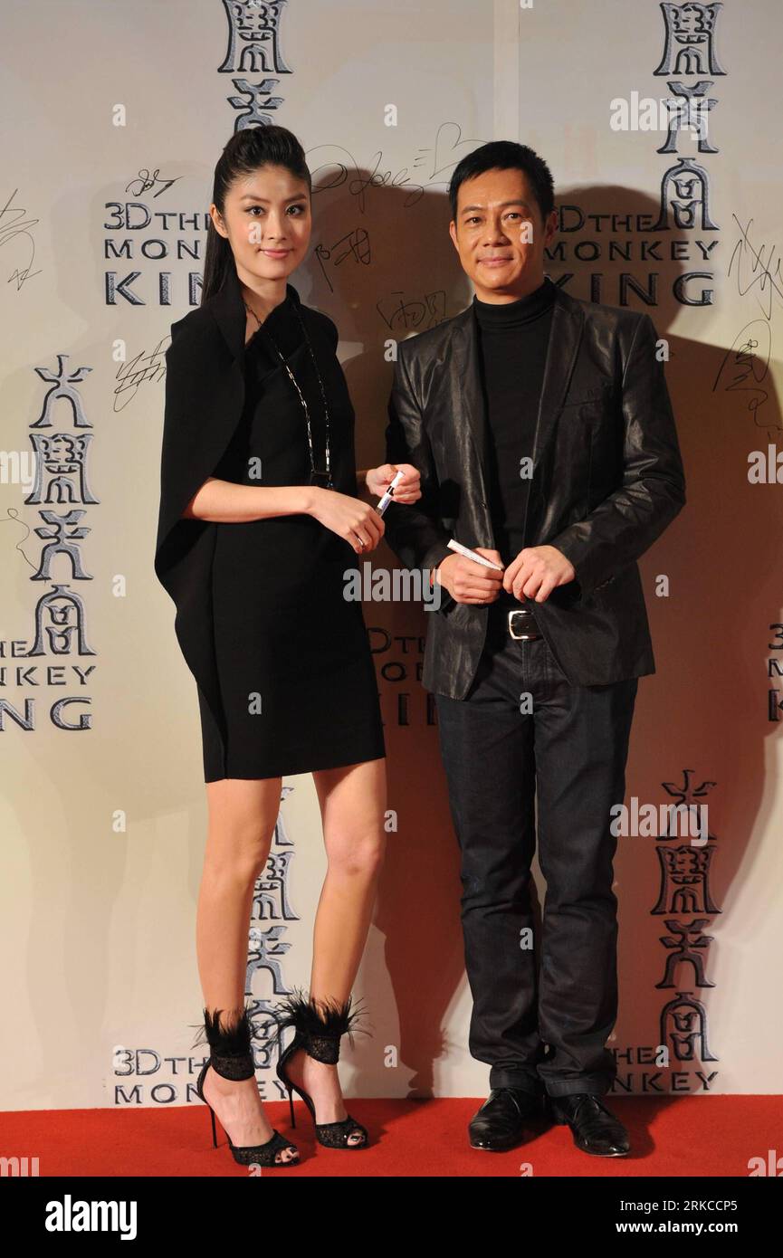 Bildnummer: 54743949  Datum: 12.12.2010  Copyright: imago/Xinhua BEIJING , Dec. 12, 2010 (Xinhua) -- Chinese pop stars Kelly Chan (L) and Eddie Cheung pose at a press conference held in Beijing, capital of China, Dec. 12, 2010 to promote the new 3D film The Monkey King . The action fantasy movie draws on the Journey to the West, a legend story of an immortal monkey being converted to the Buddhism and helping his master with the great pilgrimage to India. (Xinhua/Ji Guoqiang) (ljh) CHINA-BEIJING-THE MONKEY KING-PUBLICITY CONFERENCE (CN) PUBLICATIONxNOTxINxCHN Entertainment People premiumd kbdig Stock Photo