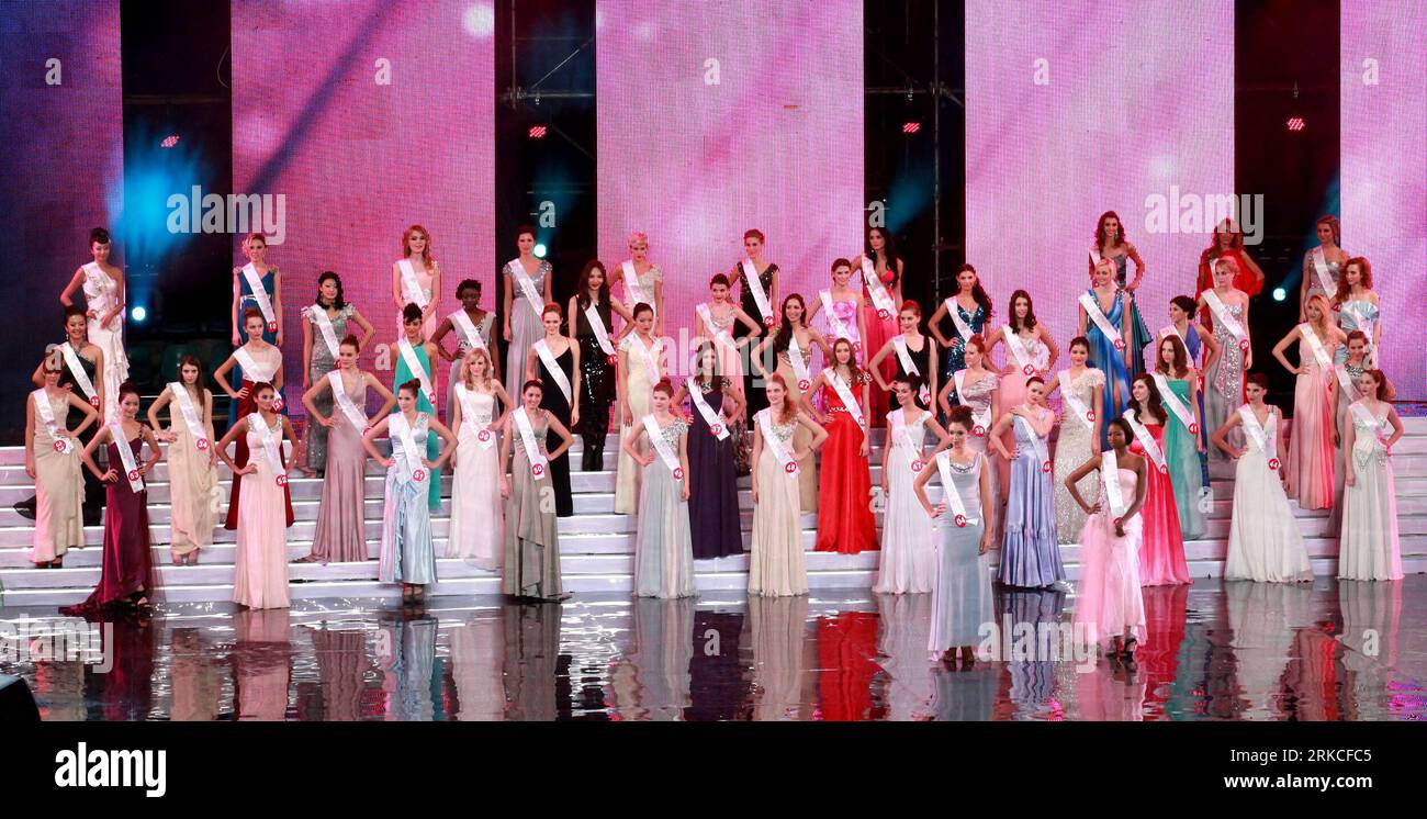 Bildnummer: 54759286  Datum: 17.12.2010  Copyright: imago/Xinhua (101218) -- ZHANJIANG, Dec. 18, 2010 (Xinhua) -- Contestants in evening dress pose during the world final of Miss Tourism International 2010 in Zhanjiang, south China s Guangdong Province, Dec. 17, 2010. The beauty pageant ended here Friday, in which Miss Tourism Iceland Jenny won the championship. (Xinhua/Cai Cheng) (ljh) #CHINA-ZHANJIANG-MISS TOURISM INTERNATIONAL-WORLD FINAL (CN) PUBLICATIONxNOTxINxCHN People Entertainment Schönheitswettbewerb kbdig xmk 2010 quer o0 Totale    Bildnummer 54759286 Date 17 12 2010 Copyright Imago Stock Photo