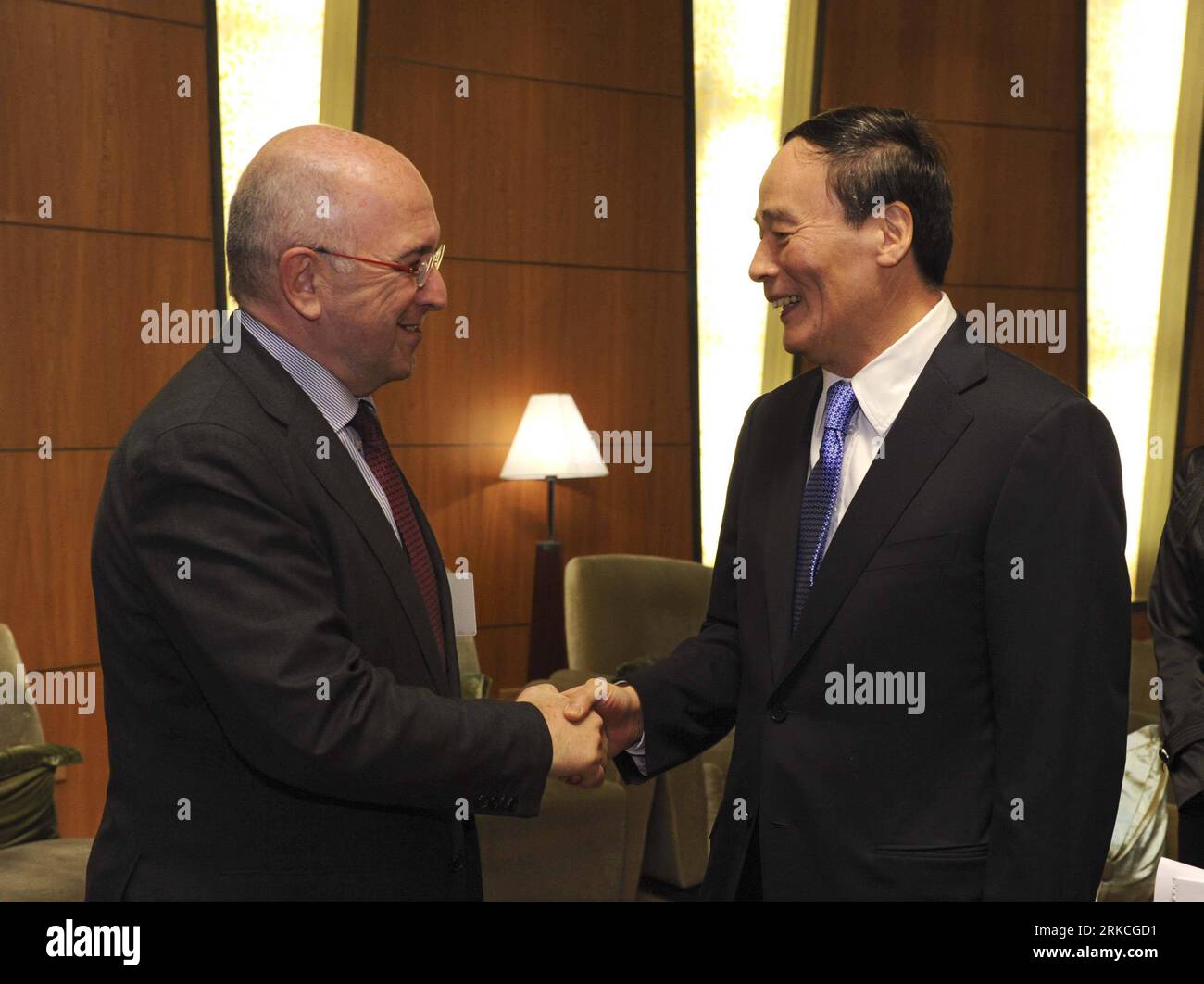 Bildnummer: 54762912  Datum: 21.12.2010  Copyright: imago/Xinhua (101221) -- BEIJING, Dec. 21, 2010 (Xinhua) -- Chinese Vice Premier Wang Qishan (R) shakes hands with European Commission Vice President in charge of competition policy Joaquin Almunia before the Third China-EU High Level Economic and Trade Dialogue in Beijing, capital of China, Dec. 21, 2010. The dialogue is co-chaired by Chinese Vice Premier Wang Qishan and European Commission Vice President in charge of competition policy Joaquin Almunia, Trade Commissioner Karel De Gucht as well as Commissioner for Economic and Monetary Affai Stock Photo