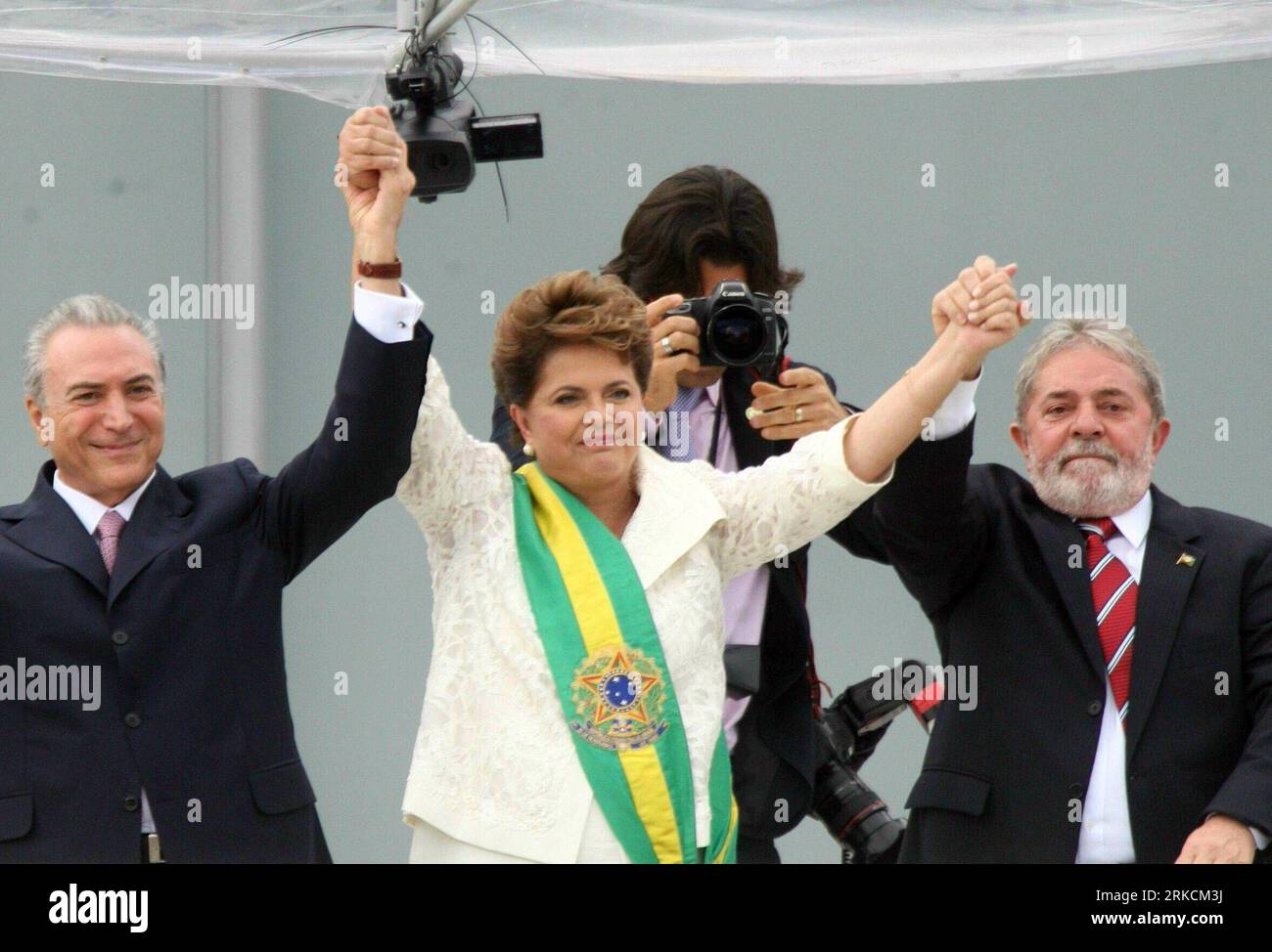 110101 -- BRASILIA, Jan. 1, 2011 Xinhua -- Brazil s President Dilma Rousseff C, Vice Presdident Michel Temer L and outgoing President Luiz Inacio Lula da Silva raise their hands outside Planalto Palace in Brasilia, Brazil, on Jan. 1, 2011. Dilma Rousseff was sworn as Brazil s first female President Saturday at the National Congress in Brasilia. Xinhua/Agencia Estado BRAZIL OUT zw BRAZIL-BRASILIA-PRESIDENT-INAUGURATION PUBLICATIONxNOTxINxCHN Stock Photo