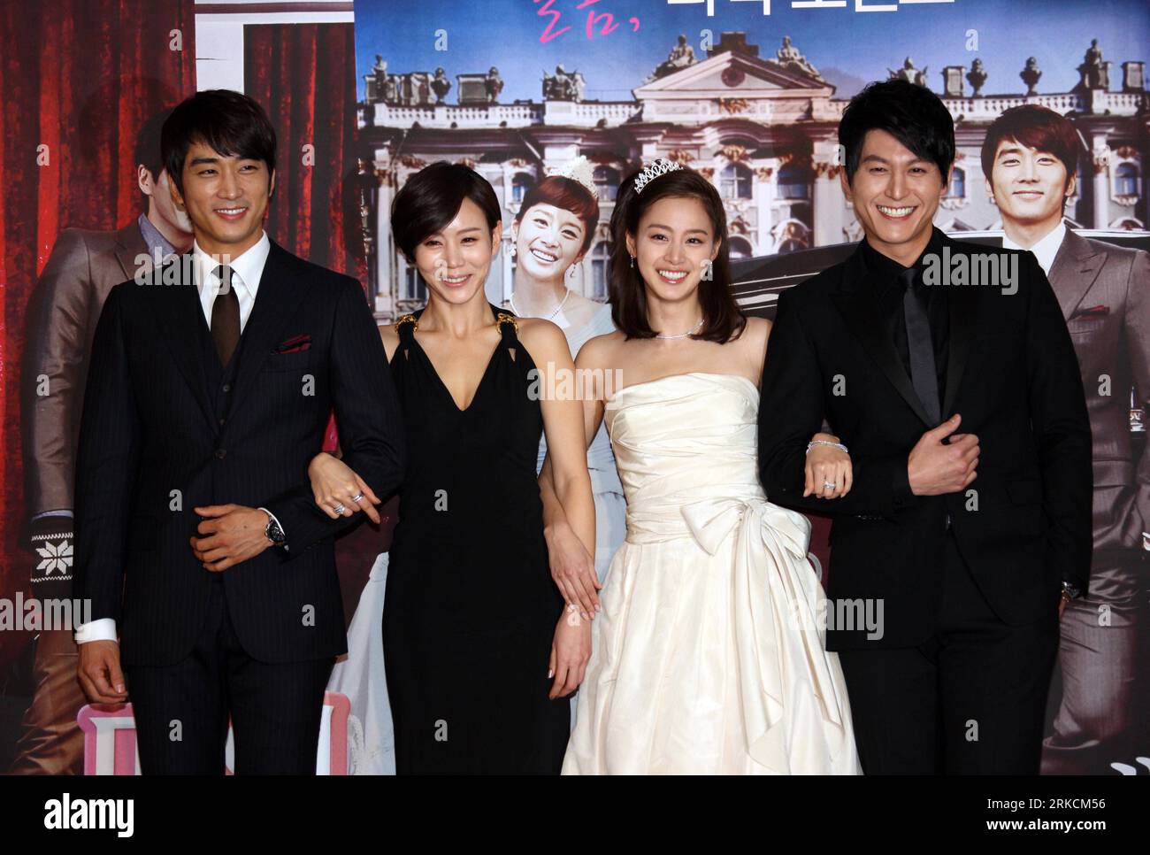 Bildnummer: 54780827  Datum: 03.01.2011  Copyright: imago/Xinhua (110103) -- SEOUL, Jan. 3, 2011 (Xinhua)-- Cast members of TV series My Princess Song Seung Hun, Park Ye Jin, Ryu Soo Young and Kim Tae Hee (from L to R) take parts in a preview event of the new TV series My Princess in Seoul, South Korea, Jan. 3, 2011. My Princess will be on show since Jan. 5, 2011. (Xinhua/He Lulu) (yc) SOUTH KOREA-SEOUL-TV SERIES PUBLICATIONxNOTxINxCHN Entertainment People Film TV kbdig xsp 2011 quer     Bildnummer 54780827 Date 03 01 2011 Copyright Imago XINHUA  Seoul Jan 3 2011 XINHUA Cast Members of TV Seri Stock Photo