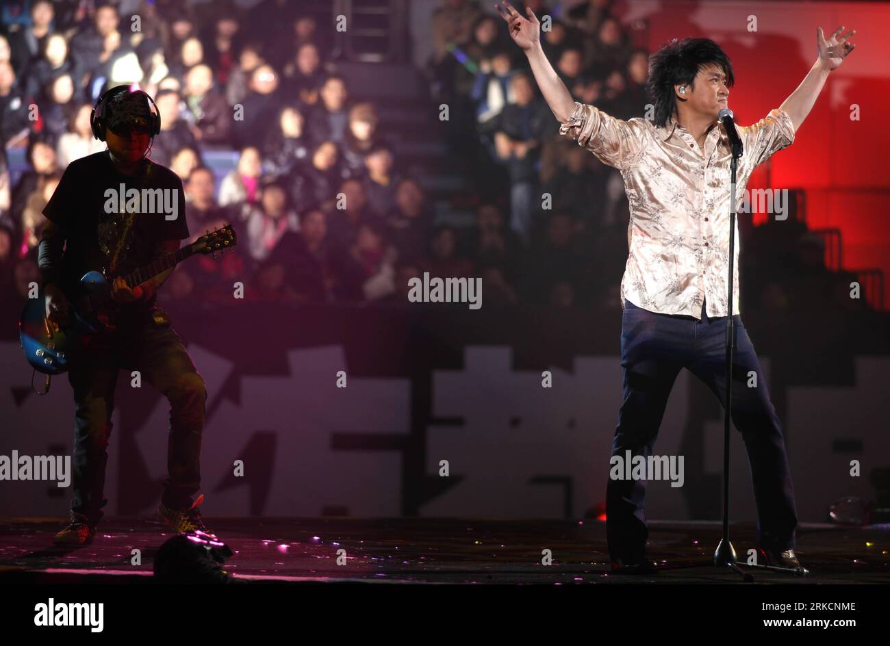 Bildnummer: 54786361  Datum: 05.01.2011  Copyright: imago/Xinhua (110106) -- NANTONG, Jan. 6, 2011 (Xinhua) -- Chinese singer Wakin Chau performs during his tour concert in Nantong, east China s Jiangsu Province, Jan. 5, 2011. Wakin Chau was born in Hong Kong and has released more than 40 albums. He was known as Emil Chau through the 1980s to 1990s, and he reverted to his given name Wakin. (Xinhua/Huang Zhe) (zhs) #CHINA-JIANGSU-WAKIN CHAU-CONCERT (CN) PUBLICATIONxNOTxINxCHN People Kultur Musik Aktion kbdig xo0x xsk 2011 quer     Bildnummer 54786361 Date 05 01 2011 Copyright Imago XINHUA  Nant Stock Photo