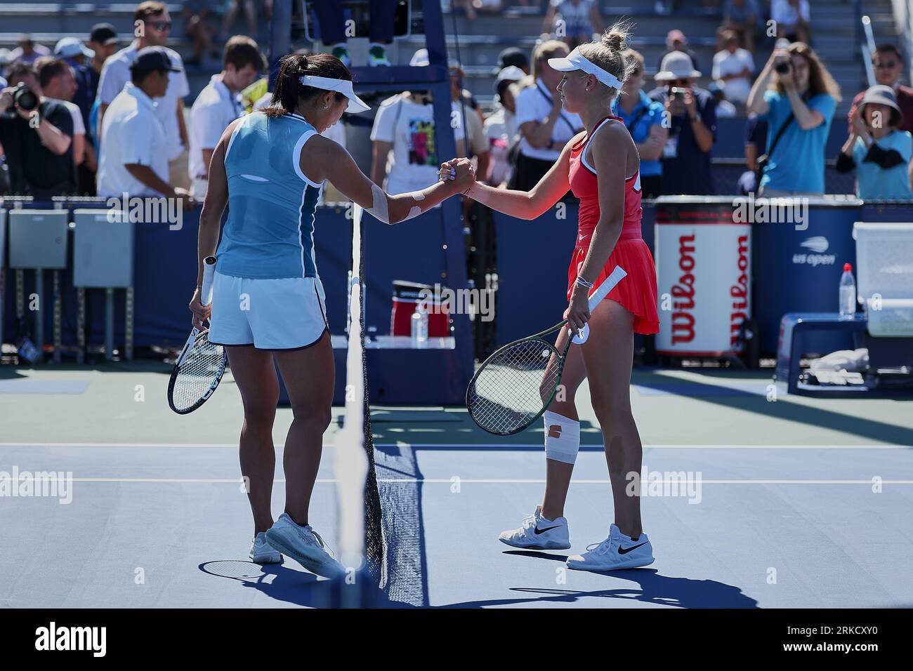 New York, New York, USA. 23rd Aug, 2023. Moyuka Uchijima (JPN), Brenda Fruhvirtova (CZE) Shake Hands after Matchpoint during the 2023 US Open - Grand Slam (Credit Image: © Mathias Schulz/ZUMA Press Wire) EDITORIAL USAGE ONLY! Not for Commercial USAGE! Stock Photo