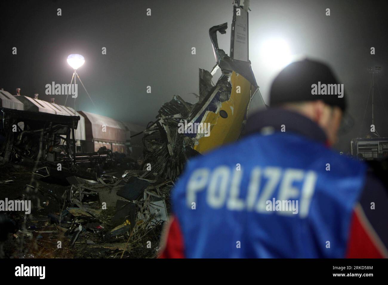 GER, Hordorf, Oschersleben - Jan. 30, 2011 Xinhua -- A policeman guards at the scene of a train collision accident in the Germany s eastern state Saxony-Anhalt on Jan. 30, 2011. A passenger and a freight train collided with each other here late Saturday, leaving at least 10 people dead and about 20 seriously injured, police said. Xinhua/Luo Huanhuan zf GERMANY-SAXONY-ANHALT-TRAIN COLLISION PUBLICATIONxNOTxINxCHN Stock Photo