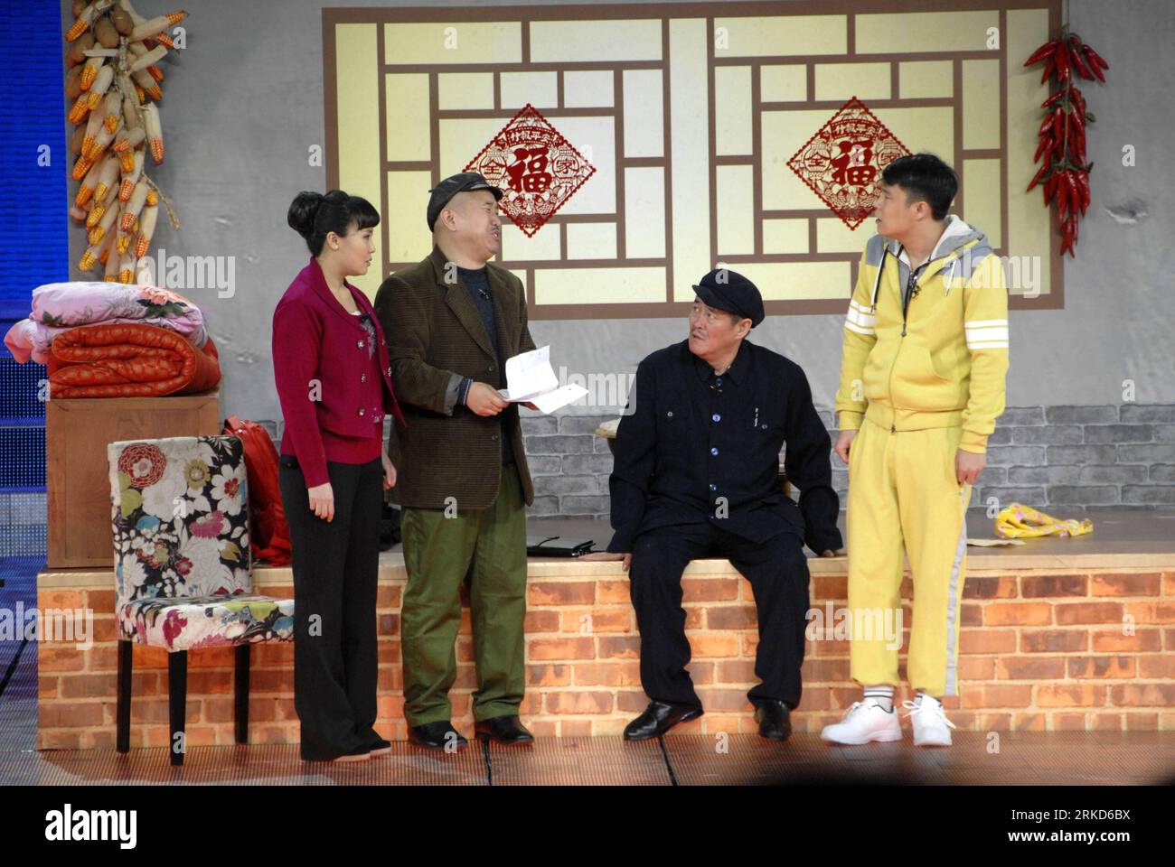 Bildnummer: 54871084  Datum: 31.01.2011  Copyright: imago/Xinhua (110201) -- BEIJING, Feb. 1, 2011 (Xinhua) -- Comedy actress Li Lin, actors Wang Xiaoli, Zhao Benshan and Xiaoshenyang (L to R) perform during a rehearsal of the Spring Festival Gala Evening at China Central Television (CCTV) in Beijing, capital of China, Jan. 31, 2011.  (Xinhua/Feng Weifeng) (mcg)  CHINA-BEIJING-CCTV-SPRING FESTIVAL GALA EVENING-REHEARSAL (CN) PUBLICATIONxNOTxINxCHN Kultur People Aktion kbdig xkg 2011 quer    Bildnummer 54871084 Date 31 01 2011 Copyright Imago XINHUA  Beijing Feb 1 2011 XINHUA Comedy actress lef Stock Photo