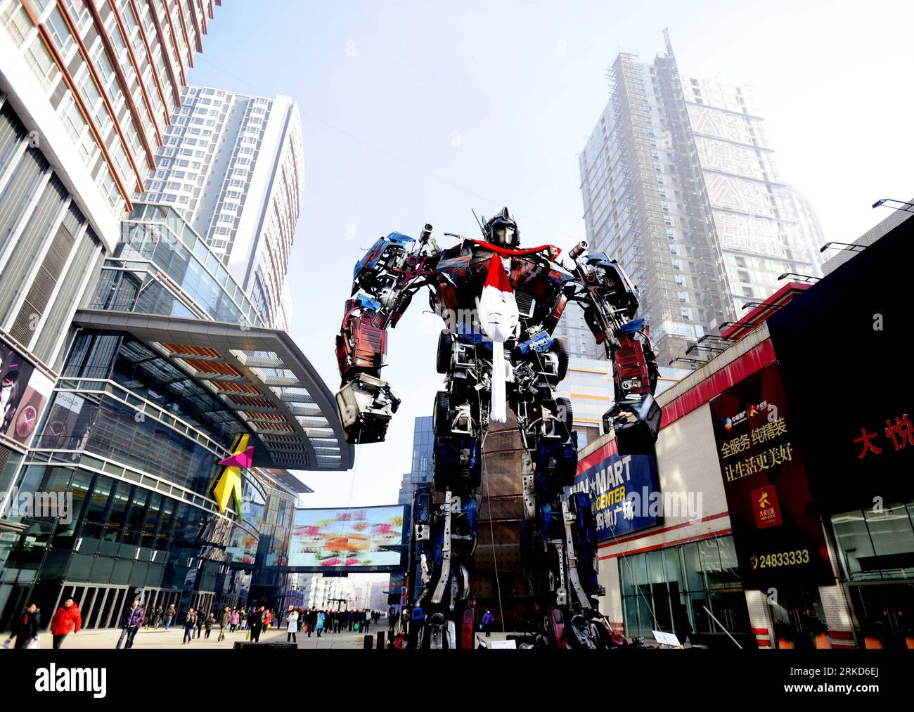 Optimus prime transformer hi-res stock photography and images - Alamy