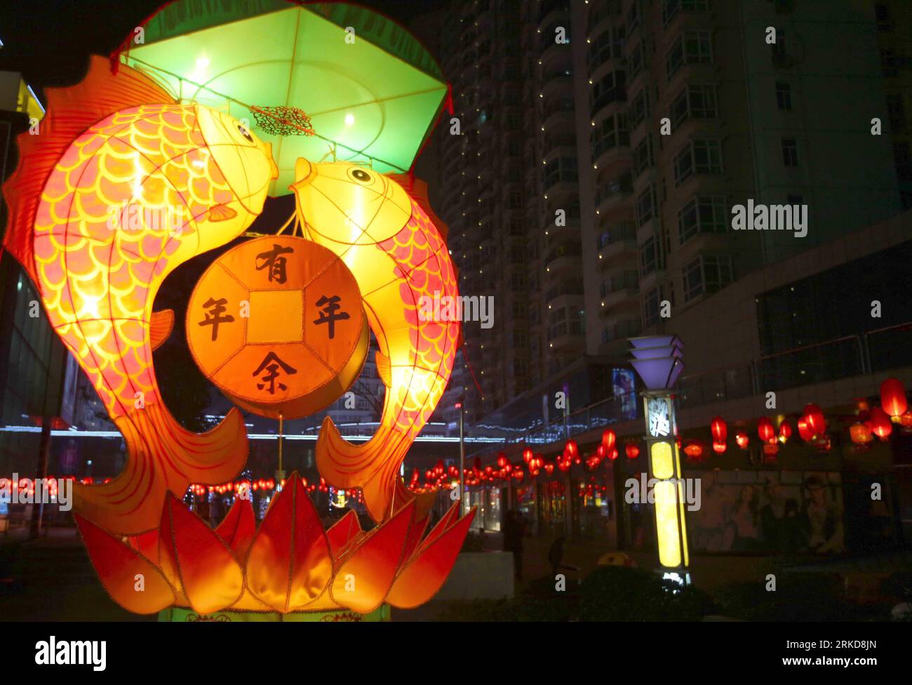 Bildnummer: 54887564  Datum: 07.02.2011  Copyright: imago/Xinhua (110208) -- RUIAN, Feb. 8, 2011 (Xinhua) -- Photo taken on Feb. 7, 2011 shows lanterns in Ruian City, east China s Zhejiang Province. A lantern show was held during the Spring Festival holiday here. (Xinhua/Zhuang Yingchang) (lb) CHINA-ZHEJIANG-SPRING FESTIVAL-LANTERNS (CN) PUBLICATIONxNOTxINxCHN Gesellschaft kbdig xcb 2011 quer o0 Laterne Objekte Fische    Bildnummer 54887564 Date 07 02 2011 Copyright Imago XINHUA  Ruian Feb 8 2011 XINHUA Photo Taken ON Feb 7 2011 Shows Lanterns in Ruian City East China S Zhejiang Province a Lan Stock Photo