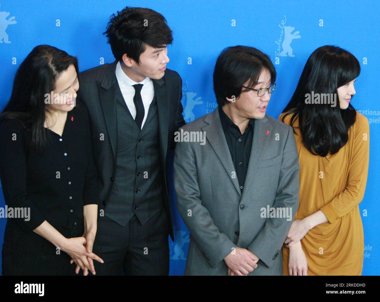 Bildnummer: 54921435  Datum: 17.02.2011  Copyright: imago/Xinhua (110217) -- BERLIN, Feb. 17, 2011 (Xinhua) -- South Korean actor Hyun Bin (2nd L), actress Lim Soo-jung (1st R), and director Yoon-ki Lee (2nd R) arrive for a press conference for the film Come Rain, Come Shine during the Berlin Film Festival, on Feb. 17, 2011. The 61st Berlin Film Festival will be held from Feb. 10 to Feb. 20 with the screening of about 400 films from 58 countries. (Xinhua/Luo Huanhuan) (zcc) GERMANY-BERLIN-FILM FESTIVAL PUBLICATIONxNOTxINxCHN Kultur Entertainment People Film 61. Internationale Filmfestspiele Be Stock Photo