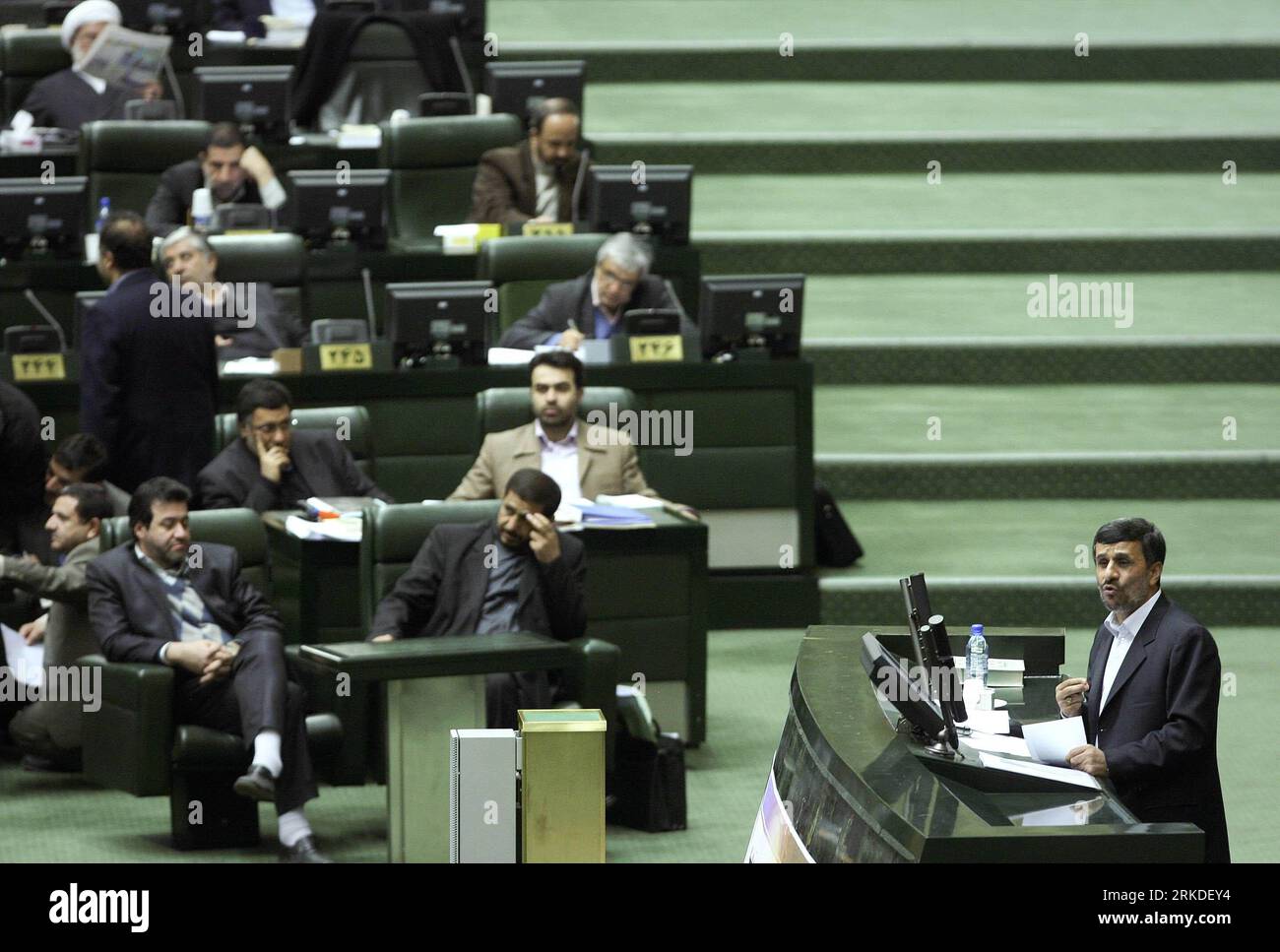 Bildnummer: 54930491  Datum: 20.02.2011  Copyright: imago/Xinhua (110220) -- TEHRAN, Feb. 20, 2011 (Xinhua) -- Iranian President Mahmoud Ahmadinejad delivers a speech in the Majlis (Parliament) in Tehran, Iran, Feb. 20, 2011. Ahmadinejad submitted a 1,769-trillion-rial (nearly 180 billion dollars) budget bill for the upcoming fiscal year to the Parliament on sunday.(Xinhua/Ahmad Halabisaz)(zl) IRAN-TEHERAN-AHMADINEJAD-BUDGET BILL PUBLICATIONxNOTxINxCHN People Politik kbdig xkg 2011 quer premiumd     Bildnummer 54930491 Date 20 02 2011 Copyright Imago XINHUA  TEHRAN Feb 20 2011 XINHUA Iranian P Stock Photo