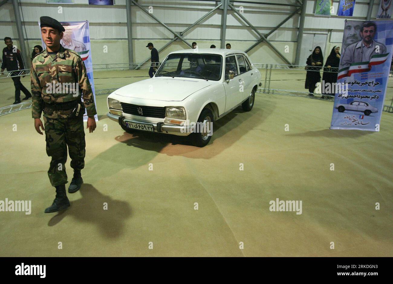 Bildnummer: 54946747  Datum: 23.02.2011  Copyright: imago/Xinhua (110224) -- TEHRAN, Feb. 24, 2011 (Xinhua) -- Iranian president s car is displayed during the First International Car Exhibition in Arvand Free Zone in southwest Iran, Feb. 23, 2011. Iranian President Mahmoud Ahmadinejad s ancient Peugeot 504 is put up to auction for charity during the exhibition, which opened here on Wednesday. At the end of last year, Iranian president said he wanted to sell his car to help a housing project in his country. (Xinhua/Ahmad Halabisaz) IRAN-PRESIDENT S CAR-EXHIBITION PUBLICATIONxNOTxINxCHN Objekte Stock Photo