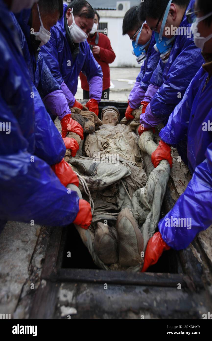 female corpse One female corpse hi-res stock photography and images - Page 3 - Alamy