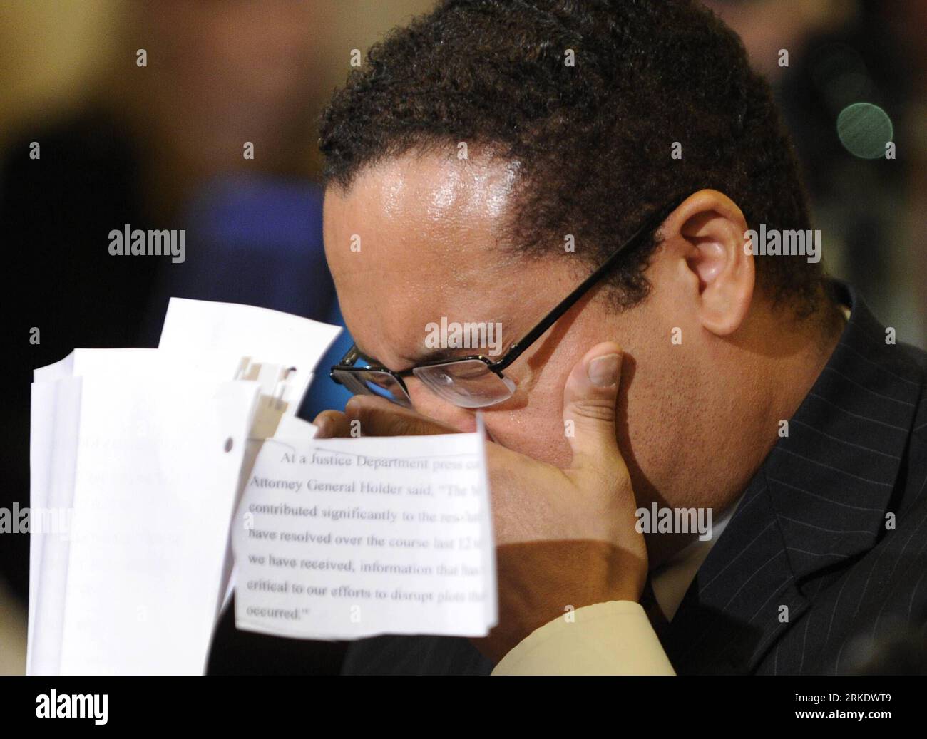Bildnummer: 55012745  Datum: 10.03.2011  Copyright: imago/Xinhua WASHINGTON D.C., March 10, 2011 (Xinhua) -- U.S. Representative Keith Ellison, a Democrat from Minnesota, becomes emotional as he testifies before the House Homeland Security Committee during a hearing to examine The Extent of Radicalization in the American Muslim Community and that Community s Response on Capitol Hill in Washington D.C., capital of the United States, March 10, 2011. (Xinhua/Zhang Jun) (wjd) US-HEARING-AMERICAN MUSLIM COMMUNITY PUBLICATIONxNOTxINxCHN People Politik kbdig xkg 2011 quer o0 pessimistisch weinen Anhö Stock Photo