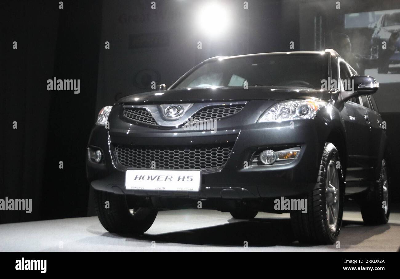 Bildnummer: 55013253  Datum: 10.03.2011  Copyright: imago/Xinhua (110310) --MOSCOW, March 10, 2011, (XINHUA) -- The Hover H5, a SUV produced by China s Great Wall Motor Company Limited, is displayed in Moscow, capital of Russia, March 10, 2011. (Xinhua/ Lu Jinbo) (wjd) RUSSIA-MOSCOW-GREAT WALL JEEP-DISPLAY PUBLICATIONxNOTxINxCHN Wirtschaft kbdig xsk 2011 quer  o0 Auto Präsentation Objekte    Bildnummer 55013253 Date 10 03 2011 Copyright Imago XINHUA  Moscow March 10 2011 XINHUA The Hover H5 a SUV produced by China S Great Wall Engine Company Limited IS displayed in Moscow Capital of Russia Mar Stock Photo