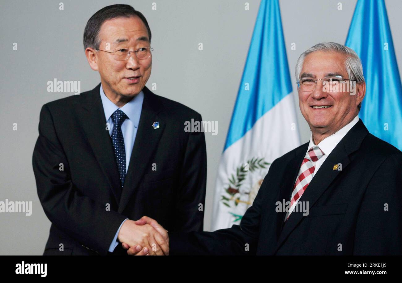 Bildnummer: 55035206  Datum: 15.03.2011  Copyright: imago/Xinhua (110316) -- GUATEMALA CITY, March 16, 2011 (Xinhua) -- United Nations Secretary-General Ban Ki-moon (L) shakes hands with Guatemalan Foreign Minister Haroldo Rodas upon Ban s arrival at La Aurora International Airport, in Guatemala City, capital of Guatemala, on March 15, 2011. Ban Ki-moon is on a two-day official visit to Guatemala to talk about insecurity and violence effecting the country and Central America. (Xinhua/Alvaro Yool) (zx) GUATEMALA-GUATEMALA CITY-UN-BAN KI MOON-VISIT PUBLICATIONxNOTxINxCHN People Politik kbdig xdp Stock Photo