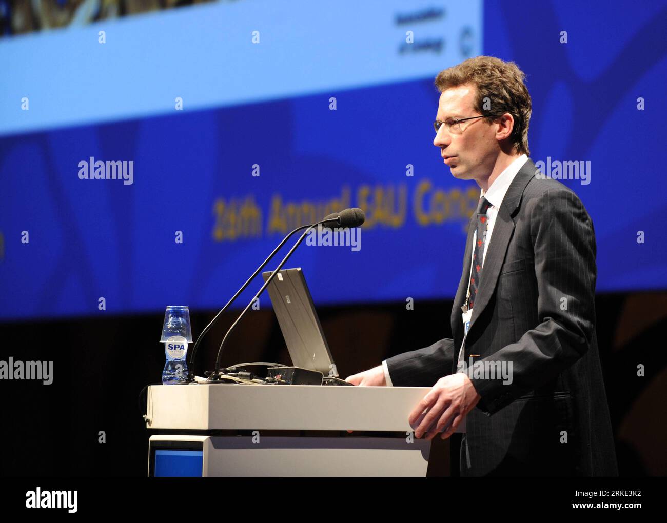 Bildnummer: 55047182  Datum: 19.03.2011  Copyright: imago/Xinhua (110319) -- VIENNA, March 19, 2011 (Xinhua) -- Marcus John Drake, a urology scholar makes a report on Overactive Bladder at the 26th Annual Congress of the European Association of Urology (2011 EAU congress) in Vienna, Austria, March 19, 2011. The five-day 2011 EAU congress kicked off here on Friday. The annual EAU Congress is a platform for the international urological community to share the latest and the most relevant knowledge with medical experts practising across the board. (Xinhua/Xu Liang) (cl) AUSTRIA-VIENNA-EAU-ANNUAL C Stock Photo