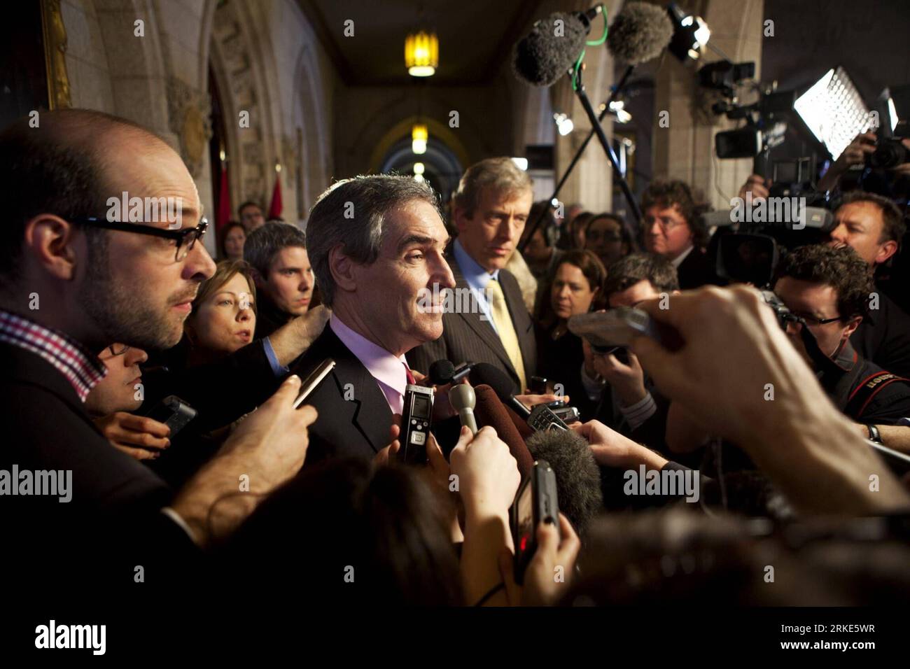 Bildnummer: 55055987  Datum: 23.03.2011  Copyright: imago/Xinhua (110323) -- OTTAWA, March 23, 2011 (Xinhua) -- Canada s Liberals leader Michael Ignatieff speaks to journalists following the tabling of the federal budget on Parliament Hill in Ottawa, Canada, March 22, 2011. Canadian Minister of Finance Jim Flaherty Tuesday tabled in the House of Commons the 2011 budget which is featured with a priority of job growth, but the opposition parties have rejected the budget, a move probably leads to a federal election in the spring. (Xinhua/Christopher Pike) (lyi) CANADA-OTTAWA-BUDGET PUBLICATIONxNO Stock Photo