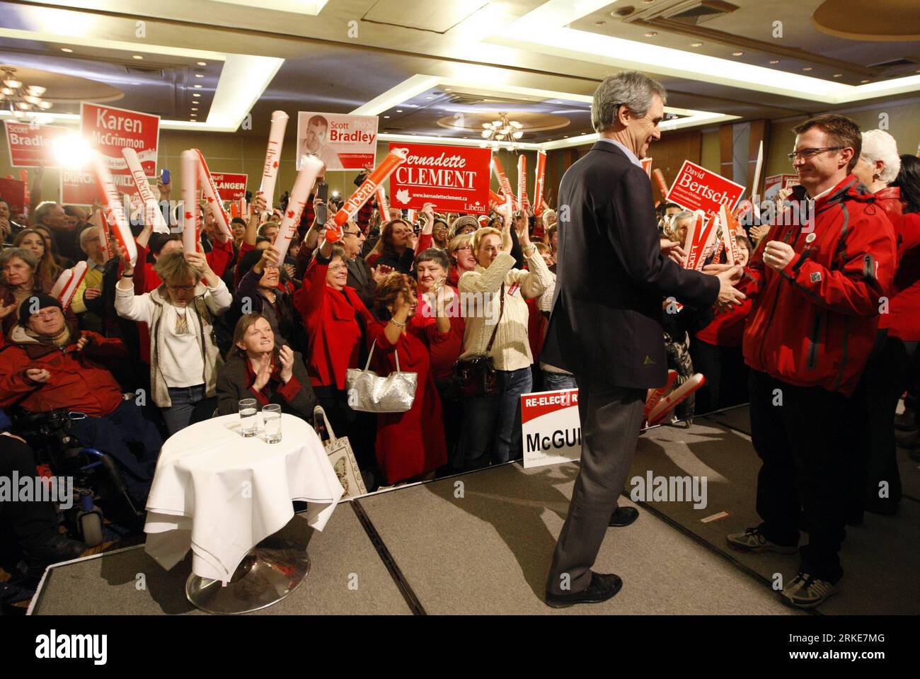 Bildnummer: 55091980  Datum: 26.03.2011  Copyright: imago/Xinhua (110327) -- OTTAWA, March 27, 2011 (Xinhua) -- Canada s Liberal Party leader Michael Ignatieff launches his campaign in Ottawa, Canada, March 26, 2011. Canada s political party leaders kicked off their campaigns for the 41st general election Saturday after the Canadian House of Commons passed a non-confidence motion defeating the Conservative government led by Prime Minister Stephen Harper for contempt of Parliament. (Xinhua/David Kawai) (lyx) CANADA-GENERAL ELECTION-PARTY LEADERS-CAMPAIGN PUBLICATIONxNOTxINxCHN People Politik Wa Stock Photo