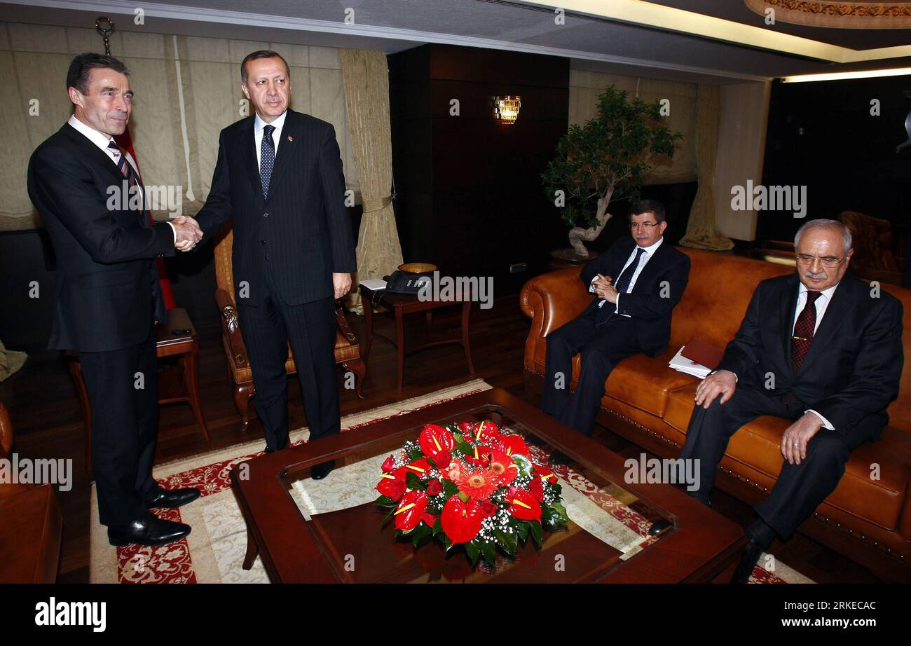 Bildnummer: 55221983  Datum: 04.04.2011  Copyright: imago/Xinhua (110404) -- ANKARA, April 4, 2011 (Xinhua) -- Turkish Prime Minister Recep Tayyip Erdogan (2nd L), NATO Secretary General Anders Fogh Rasmussen (1st L), Turkish Foreign Minister Ahmet Davutoglu (2nd R) and Turkish Defense Minister Mehmet Vecdi Gonul attend a meeting in Ankara, Turkey, April 4, 2011. Visiting NATO Secretary General Anders Fogh Rasmussen discussed ways to achieve a cease-fire in Libya with Turkish leaders here on Monday, Anatolia news agency reported. (Xinhua/Anatolia News Agency)(axy) TURKEY-ANKARA-NATO-RASMUSSEN- Stock Photo
