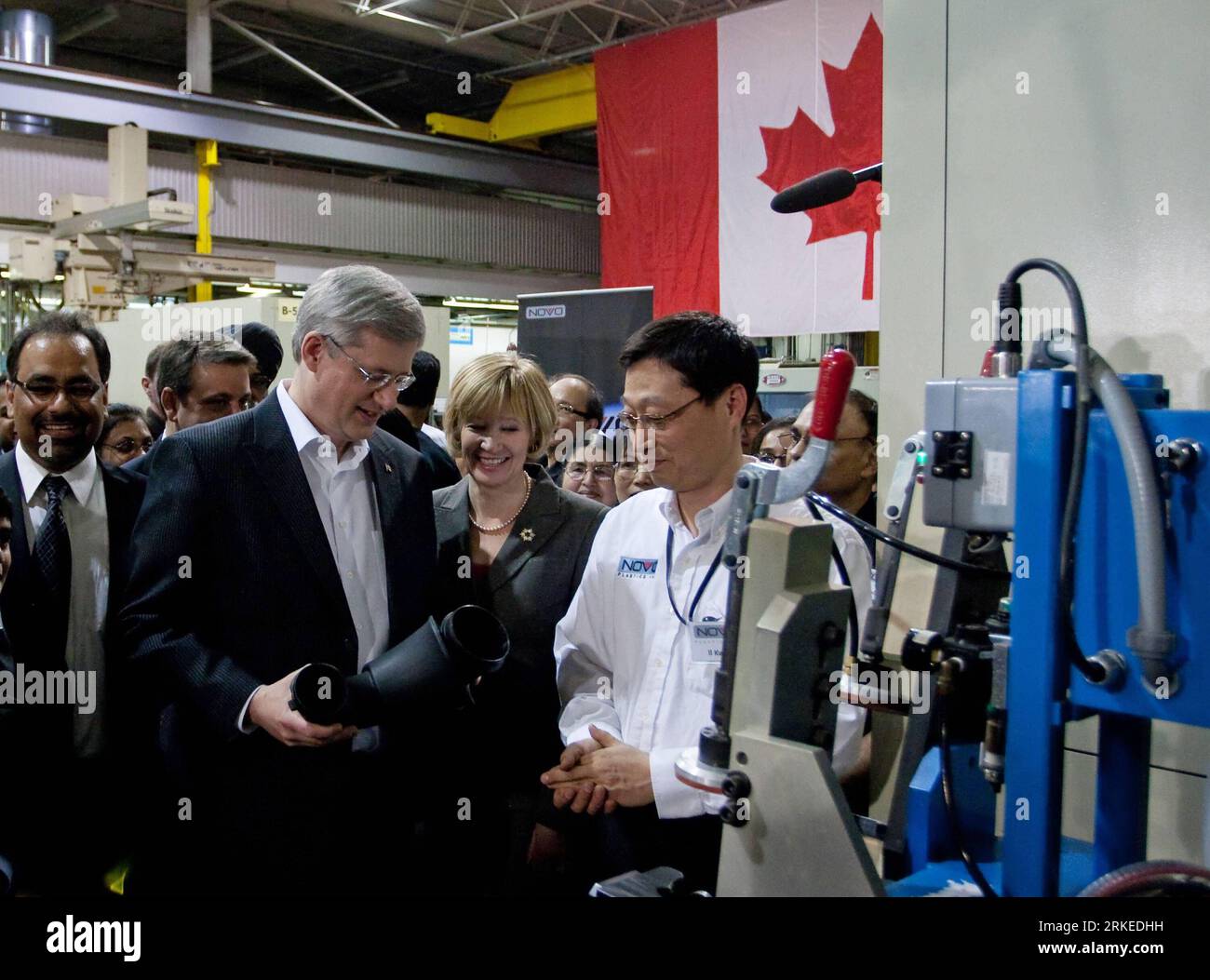 Bildnummer: 55241000  Datum: 06.04.2011  Copyright: imago/Xinhua (110406) -- TORONTO, April 6, 2011 (Xinhua) -- Canadian Prime Minister and Conservative Party leader Stephen Harper (L Front) visits a workshop of NOVO Plastics Inc. at a campaign stop in Markham, Ontario, Canada, April 6, 2011. All parties in Canada are competing for the 41st federal election after the dissolution of the 40th parliament on March 26, 2011. (Xinhua/TonyxKing) (zw) CANADA-ELECTION-CAMPAIGN-HARPER PUBLICATIONxNOTxINxCHN Politik People Wahlkampf kbdig xub 2011 quer premiumd     55241000 Date 06 04 2011 Copyright Imag Stock Photo