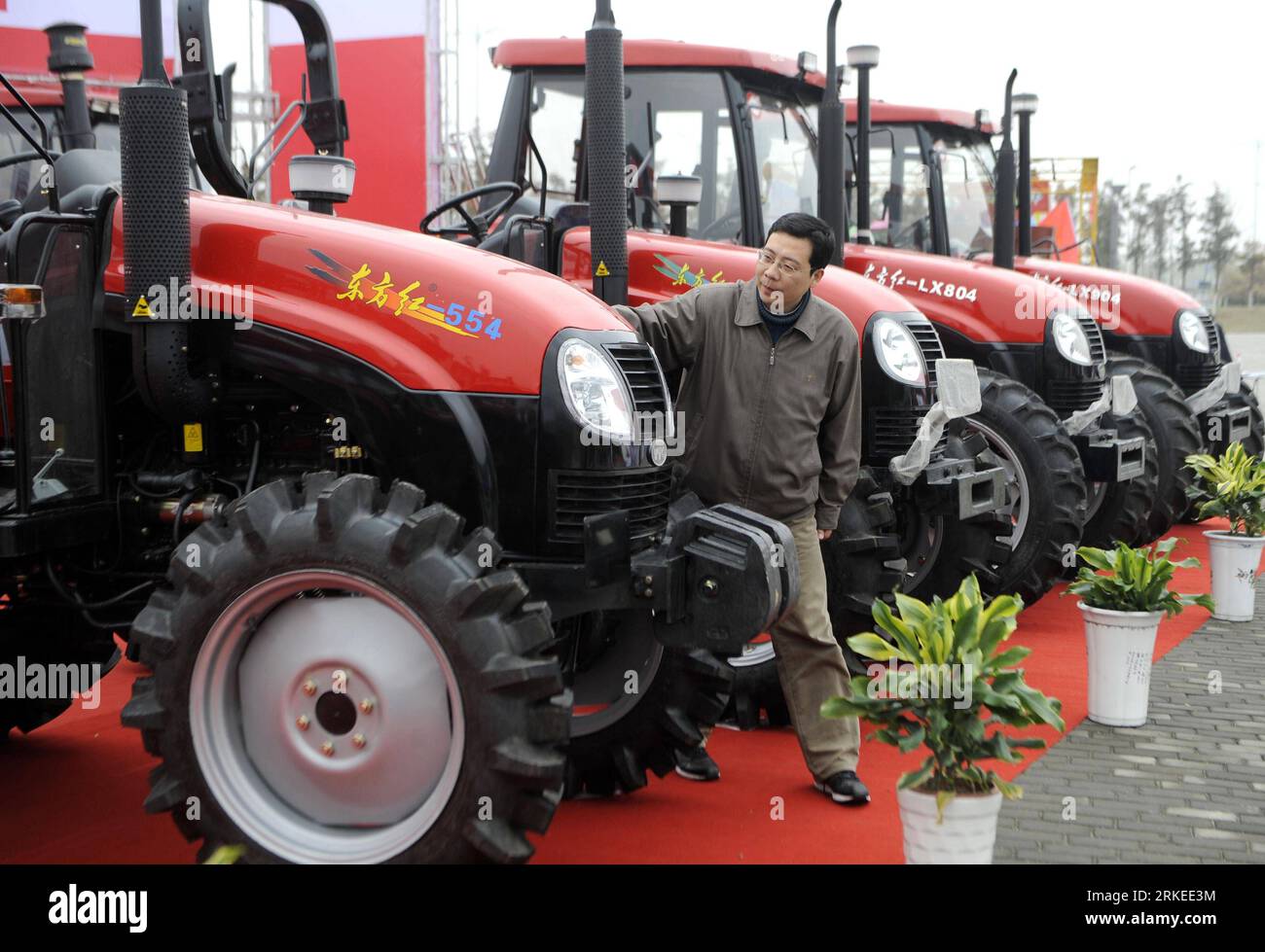 Bildnummer: 55244090  Datum: 07.04.2011  Copyright: imago/Xinhua (110407) -- NANJING, April 7, 2011 (Xinhua) -- Tractors are seen during AGMA China 2011 in Nanjing, capital of east China s Jiangsu Province, April 7, 2011. AGMA China 2011, a three-day international farm machinery fair, kicked off here Thursday, with the participation of more than 360 exhibitors from 21 countries and regions. (Xinhua/Dong Jinlin) (ljh)  CHINA-NANJING-AGMA CHINA 2011-OPEN (CN) PUBLICATIONxNOTxINxCHN Wirtschaft Landwirtschaft Messe Agrarmesse Landwirtschaftsmesse Objekte kbdig xsk 2011 quer o0 Traktor    Bildnumme Stock Photo