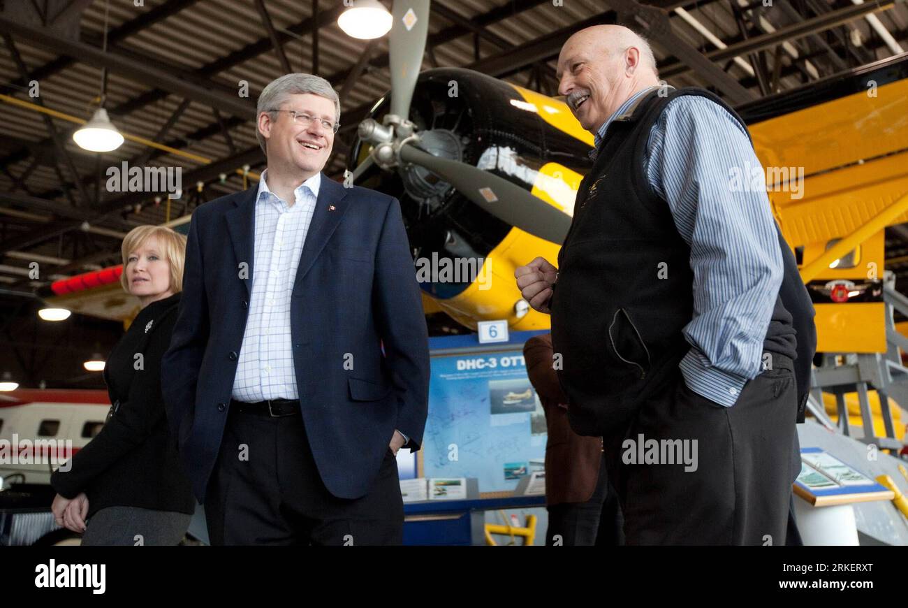 Bildnummer: 55287141  Datum: 25.04.2011  Copyright: imago/Xinhua (110425) -- OTTAWA, April 25, 2011 (Xinhua) -- Canadian Prime Minister and leader of Conservative Party Stephen Harper (C) visits the Canadian Bushplane Heritage Centre in Sault Ste. Marie, Ontario, Canada, on April 25, 2011. Harper was on a campaign trip for the 41st federal election set on May 2. (Xinhua/Conservative Party of Canada) (zw) CANADA-ONTARIO-HARPER-CAMPAIGN PUBLICATIONxNOTxINxCHN People Politik Wahl Präsidentschaftswahlen Wahlen Wahlkampf Kanada kbdig xdp 2011 quer o0 Flugzeug, Museum, Flugzeugmuseum    Bildnummer 5 Stock Photo