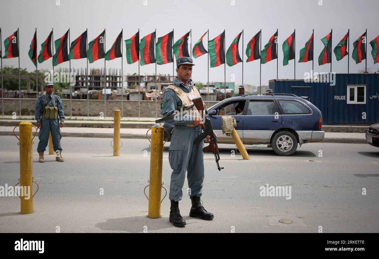 https://c8.alamy.com/comp/2RKETTE/bildnummer-55297568-datum-28042011-copyright-imagoxinhua-110428-kabul-april-28-2011-xinhua-afghan-policemen-stand-guard-at-a-police-check-point-in-kabul-afghanistan-april-28-2011a-nationwide-celebration-to-mark-the-mujahedin-holy-warriors-victory-over-the-former-soviet-union-invasion-in-afghanistan-was-cancelled-just-one-day-before-april-28-amid-tightened-security-in-kabul-xinhuaahmad-massoud-yc-afghanistan-kabul-security-publicationxnotxinxchn-gesellschaft-militr-sicherheit-kbdig-xcb-xo0x-2011-quer-bildnummer-55297568-date-28-04-2011-copyright-imago-xinhu-2RKETTE.jpg