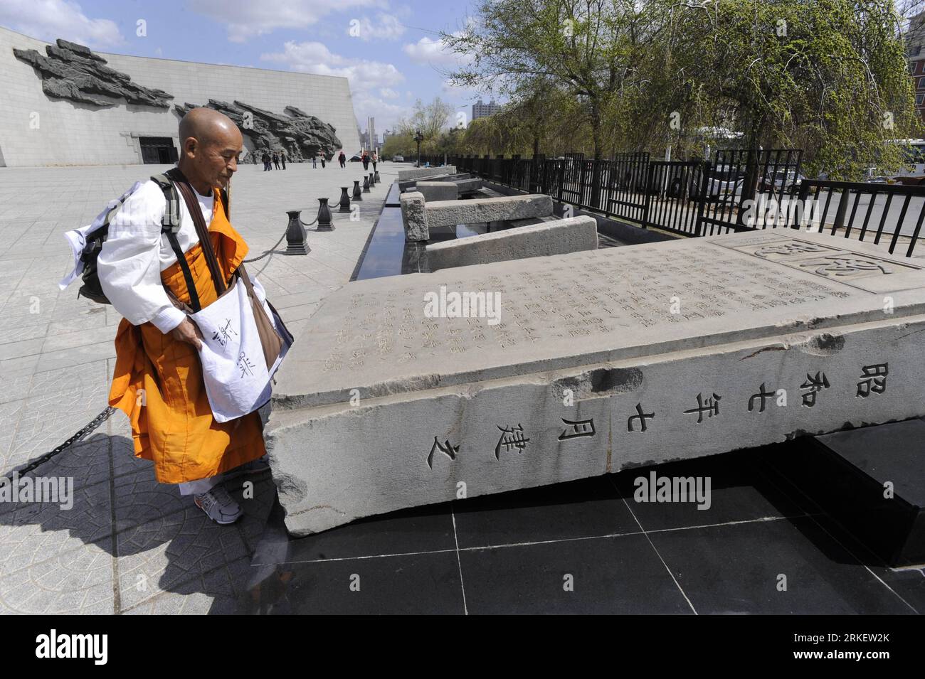 Bildnummer: 55298998  Datum: 28.04.2011  Copyright: imago/Xinhua (110428) -- SHENYANG, April 28, 2011 (Xinhua) -- 75-year-old Japanese monk Iwata Ryuzo visits the 9.18 Historical Museum and shows his apology and sorrow for Chinese victims, in Shenyang, capital of northeast China s Liaoning Province, April 27, 2011. Japan on September 18, 1931 laid siege to Shenyang and began the military occupation of northeast China, then known as Manchuria, until Japan surrendered on August 15, 1945. As his fifth apology trip to China, this time Ryuzo planned to go to Tianjin, Nanjing and end his trip in Wen Stock Photo