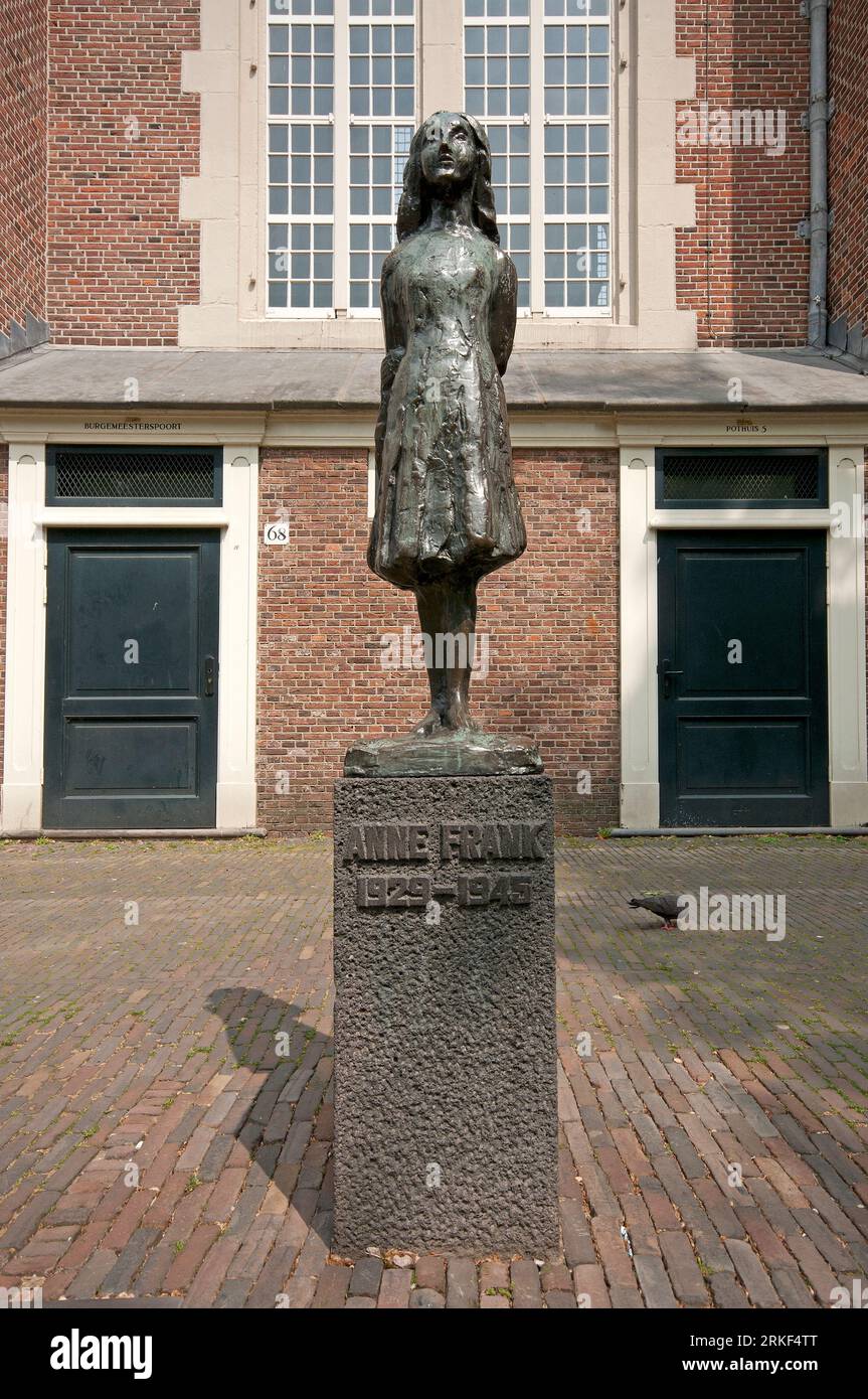 Anne Frank statue (made in 1977 by the dutch sculptor Mari Andriessen