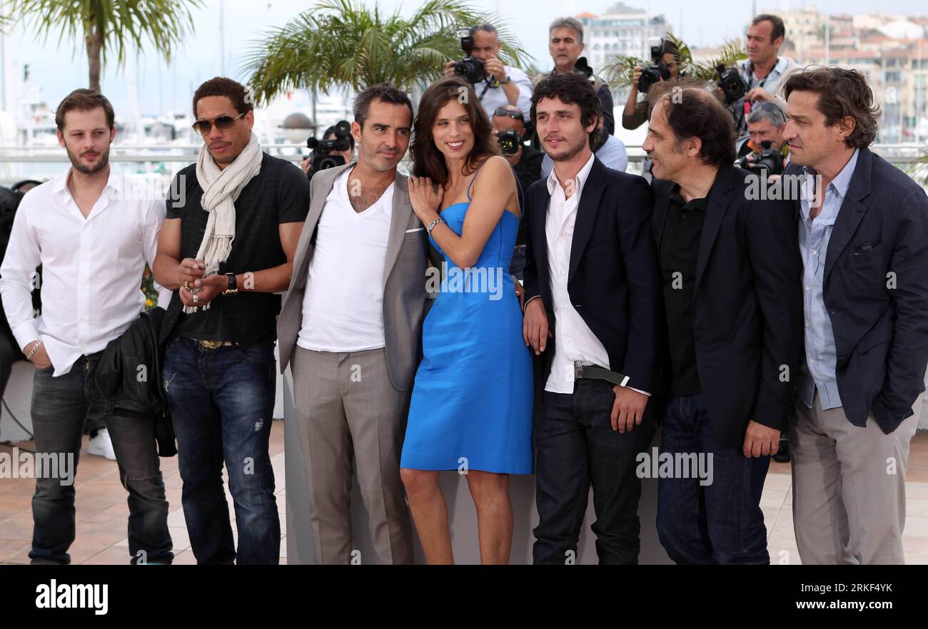 Bildnummer: 55344464  Datum: 13.05.2011  Copyright: imago/Xinhua (110513) -- CANNES, May 13, 2011 (Xinhua) -- French director Maiwenn Le Besco (4th R) and actors pose during the photocall of Polisse presented in competition at the 64th Cannes Film Festival in Cannes, France, on May 13, 2011. (Xinhua/Gao Jing) (lyi) FRANCE-CANNES-FILM FESTIVAL-POLISSE PUBLICATIONxNOTxINxCHN Kultur Entertainment People Film 64. Internationale Filmfestspiele Cannes, Frankreich  Photocall kbdig xcb 2011 quer    Bildnummer 55344464 Date 13 05 2011 Copyright Imago XINHUA  Cannes May 13 2011 XINHUA French Director Ma Stock Photo