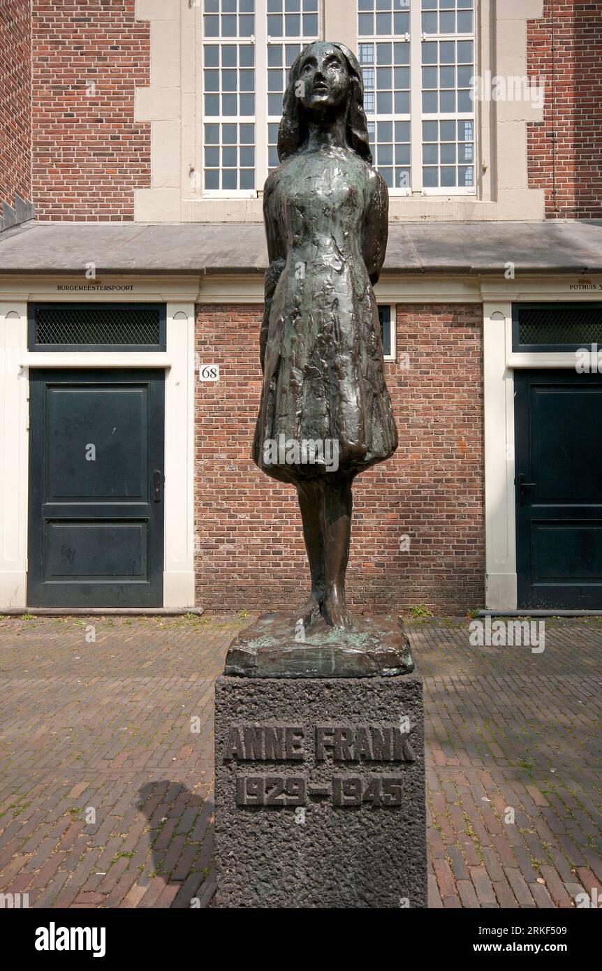 Anne Frank statue (made in 1977 by the dutch sculptor Mari Andriessen