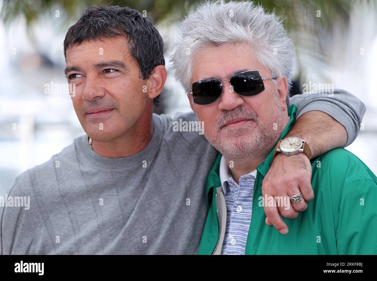 antonio banderas y esposa melanie Griffith y hija Stella caminar de fama  ceremonia para antonio banderas los angeles California octubre 18 2005  24012305 Foto de stock en Vecteezy, image size:1300x971