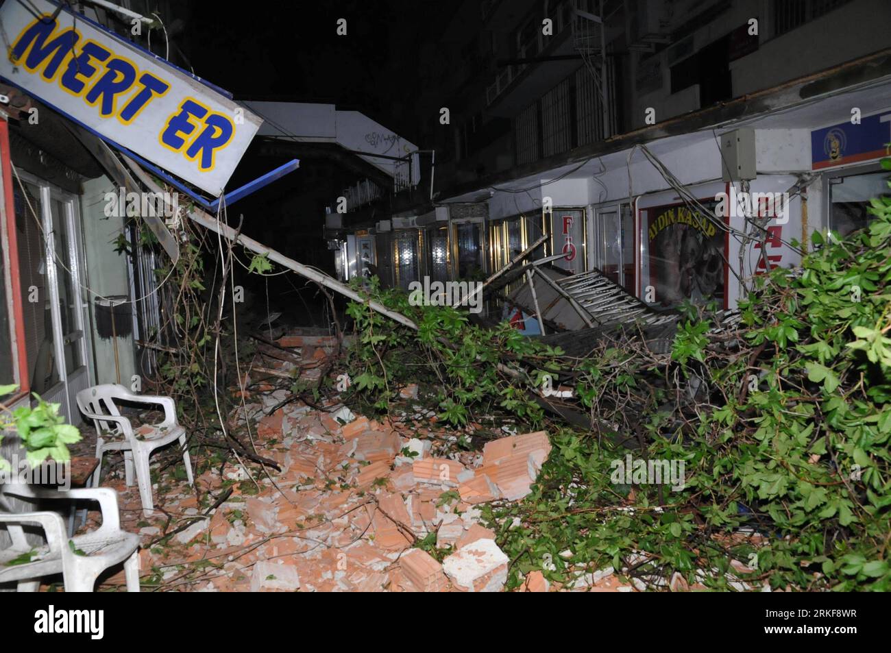 信頼 Destroyed and photography stock hi-res date earthquake トップス