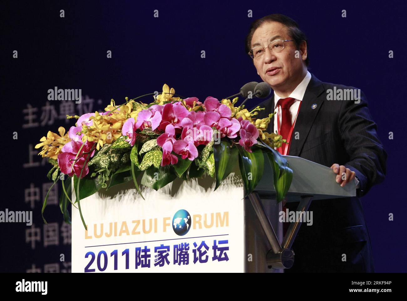 Bildnummer: 55373753  Datum: 20.05.2011  Copyright: imago/Xinhua (110520) -- SHANGHAI, May 20, 2011 (Xinhua) -- Liu Mingkang, chairman of China s Banking Regulatory Commission, delivers a speech at the 2011 Lujiazui Forum in Shanghai, east China, May 20, 2011. The forum, with the theme of The Financial System And Its Macro Management In A New Era , opened here on Friday. (Xinhua/Pei Xin)(zym) CHINA-SHANGHAI-LUJIAZUI FORUM (CN) PUBLICATIONxNOTxINxCHN xo0x Wirtschaft People kbdig xng 2011 quer     Bildnummer 55373753 Date 20 05 2011 Copyright Imago XINHUA  Shanghai May 20 2011 XINHUA Liu Kang Mi Stock Photo