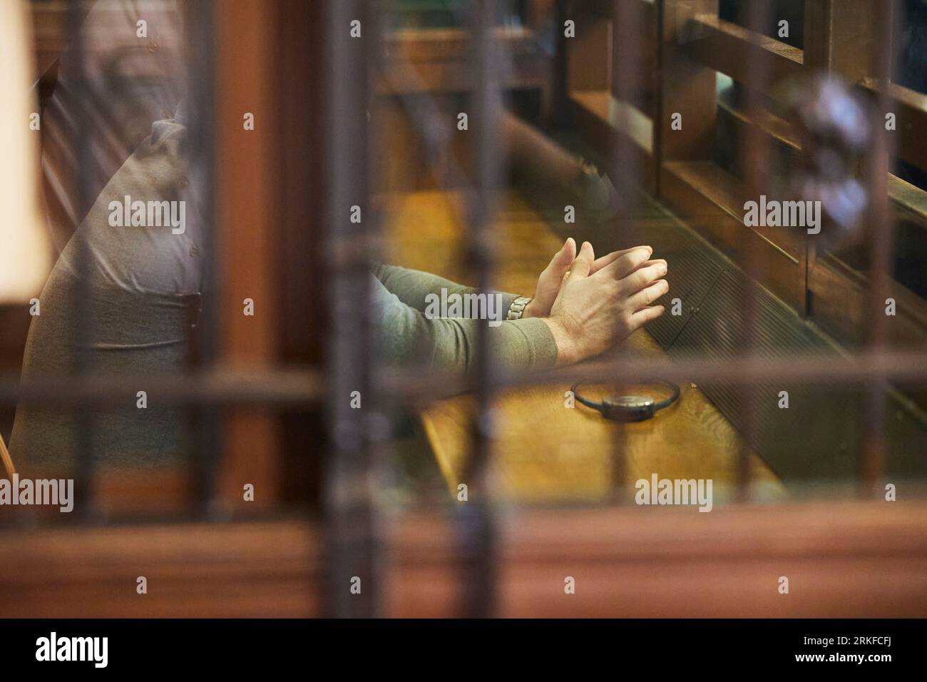 Berlin, Germany. 25th Aug, 2023. A 55-year-old Russian man must stand trial for an attempted arson attack on a Russian news agency in Berlin in Room 700 of the Moabit Criminal Court. The man allegedly planted an incendiary device in the basement shaft of an apartment building in Berlin-Steglitz occupied by employees of the Russian news agency Ria Novosti in the spring of 2022. However, the explosive and incendiary device (IED) had not ignited. Credit: Jörg Carstensen/dpa/Alamy Live News Stock Photo