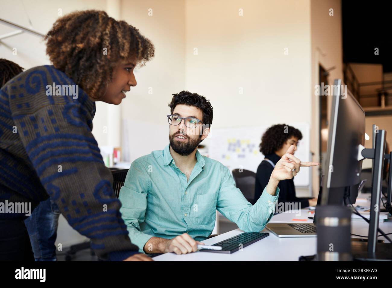 Explaining desk hi-res stock photography and images - Alamy