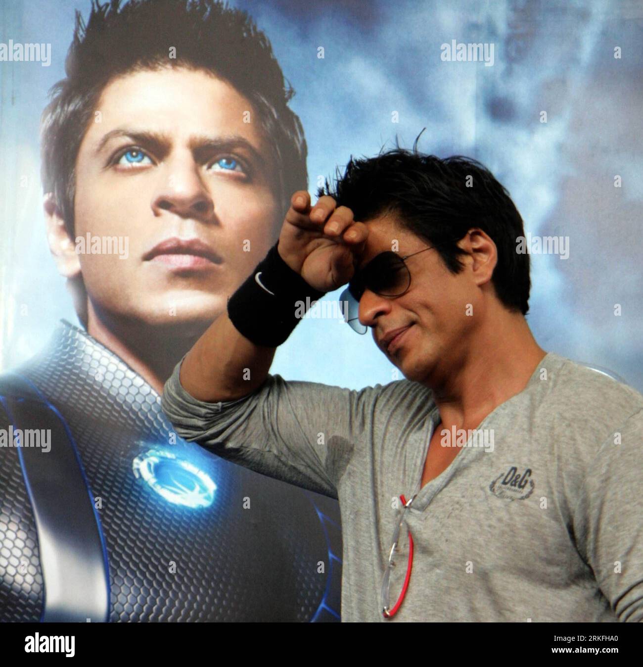 Ra one shah rukh khan hi-res stock photography and images - Alamy