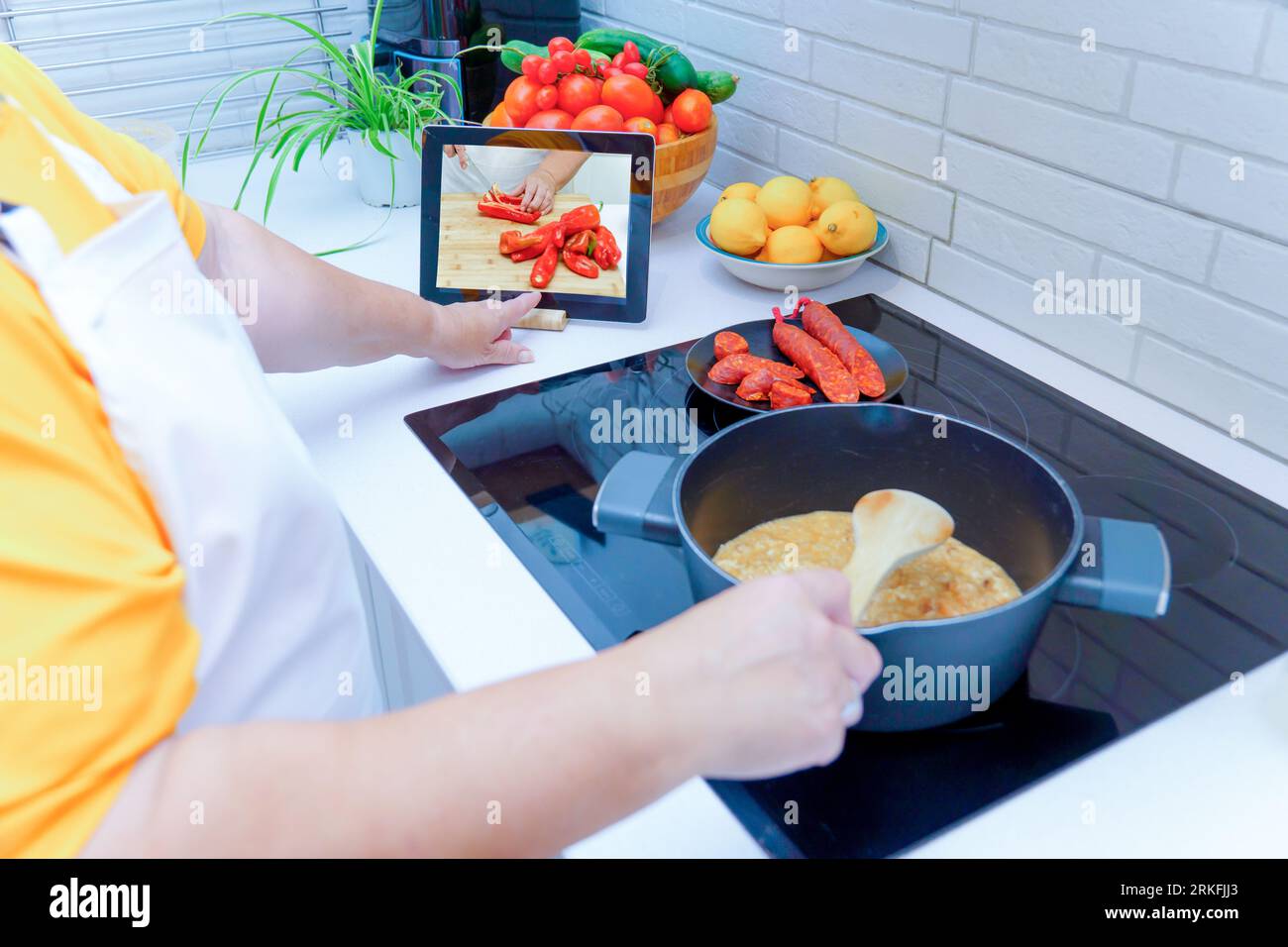 Food tutorial hi-res stock photography and images - Alamy