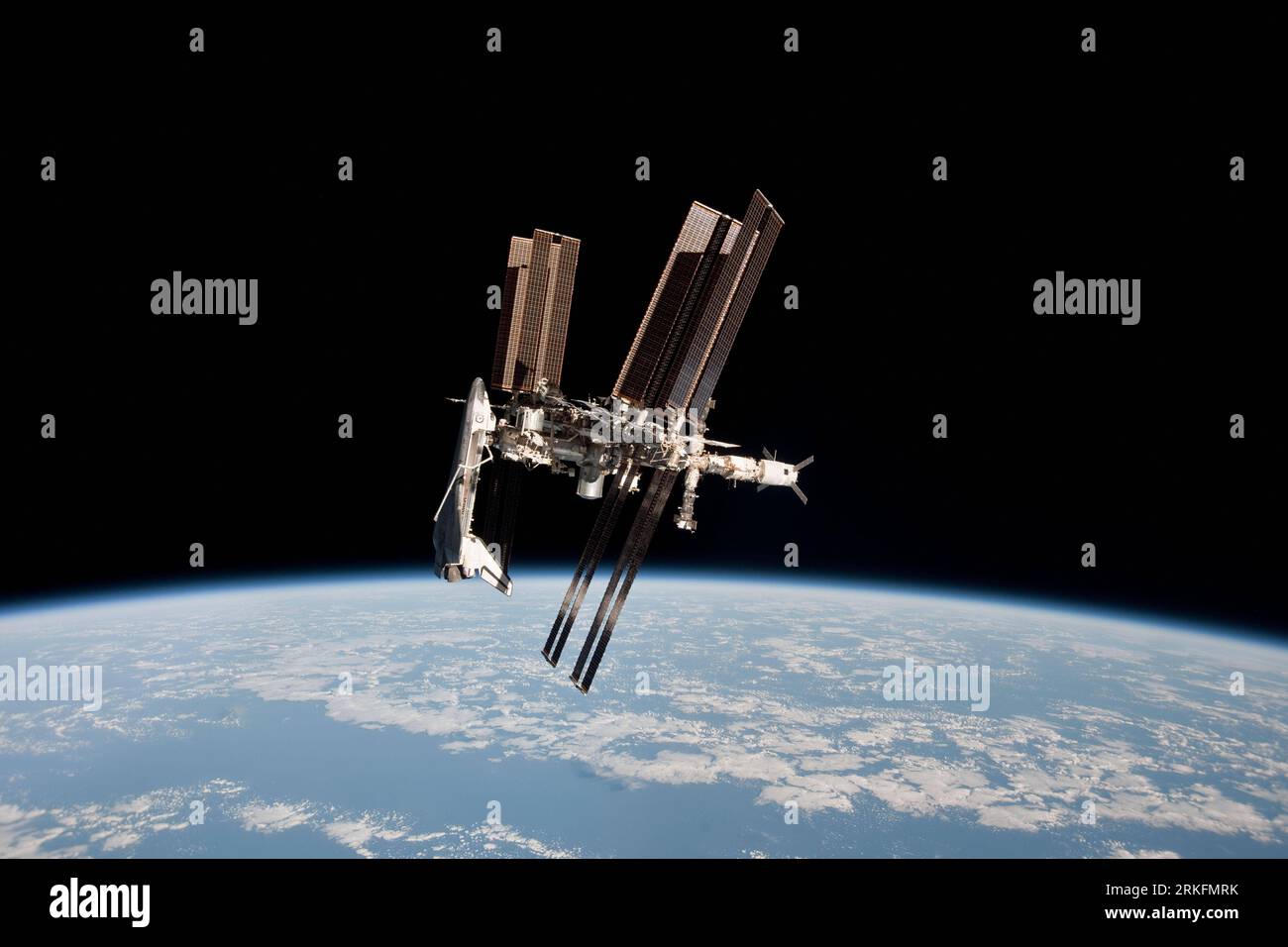 Bildnummer: 55438371  Datum: 23.05.2011  Copyright: imago/Xinhua (110607) -- WASHINGTON, June 7, 2011 (Xinhua) -- Photo released by NASA on June 7, 2011 shows the International Space Station (ISS) and the docked space shuttle Endeavour. The photo, the first-ever image of a space shuttle docked to the International Space Station, was taken on May 23, 2011 by European Space Agency astronaut Paolo Nespoli from the Soyuz TMA-20 when Soyuz was carrying him and Russian cosmonaut Dmitry Kondratyev, NASA astronaut Cady Coleman back to earth. (Xinhua/NASA) (zw) SPACE-SHUTTLE-ISS PUBLICATIONxNOTxINxCHN Stock Photo