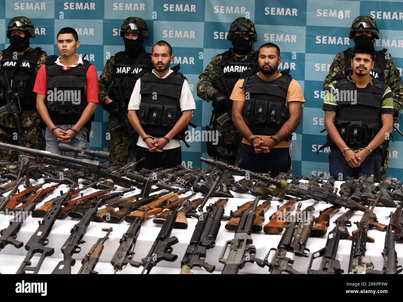 Los Zetas Gold Guns