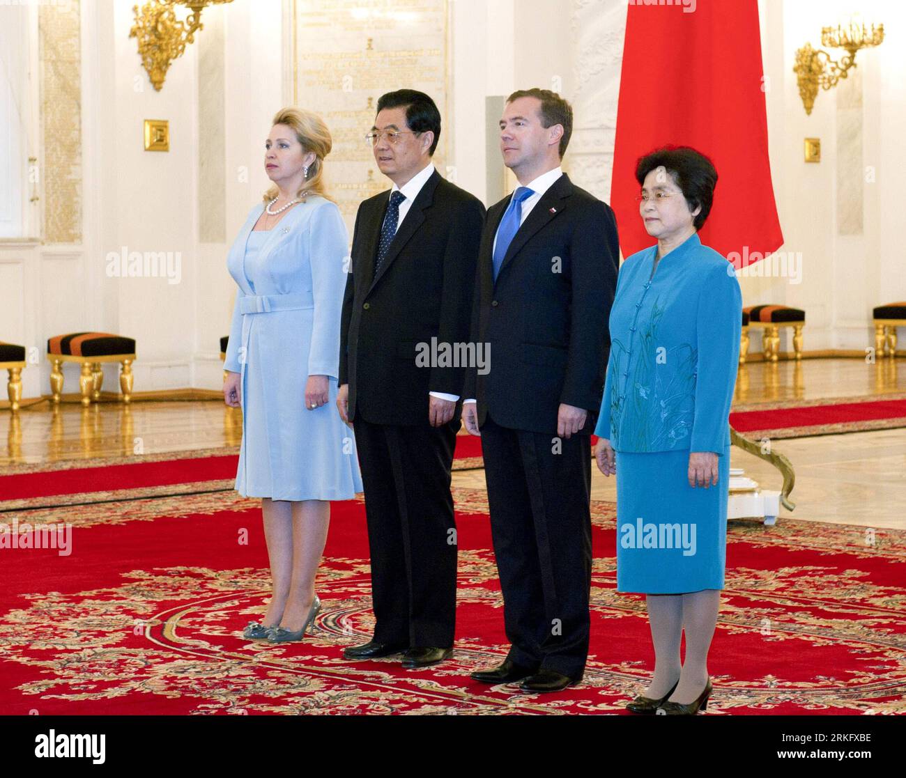 Bildnummer: 55464847  Datum: 17.06.2011  Copyright: imago/Xinhua (110616) -- MOSCOW, June 16, 2011 (Xinhua) -- Visiting Chinese President Hu Jintao (2nd L), his wife Liu Yongqing (1st R), Russian President Dmitry Medvedev (2nd R) and his wife Svetlana Medvedeva (1st L) pose for a photo during a welcome ceremony in Moscow, capital of Russia, June 16, 2011. (Xinhua/Li Xueren) (zn) RUSSIA-CHINA-HU JINTAO-DMITRY MEDVEDEV-WELCOME CEREMONY (CN) PUBLICATIONxNOTxINxCHN People Politik Staatsbesuch xcb x0x 2011 quer premiumd     Bildnummer 55464847 Date 17 06 2011 Copyright Imago XINHUA  Moscow June 16 Stock Photo