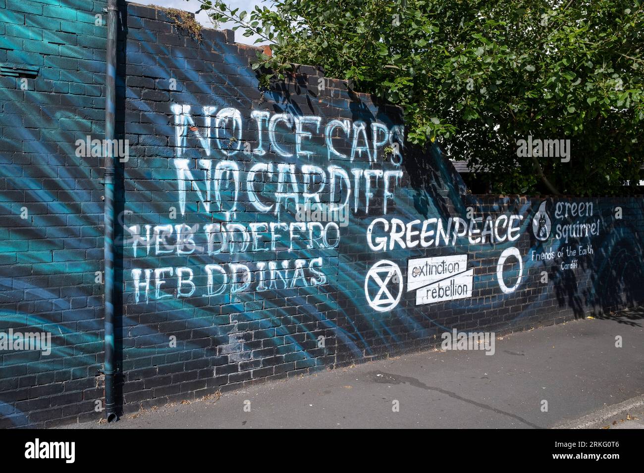 Cardiff Street Art / Cardiff Graffiti Art Stock Photo Alamy