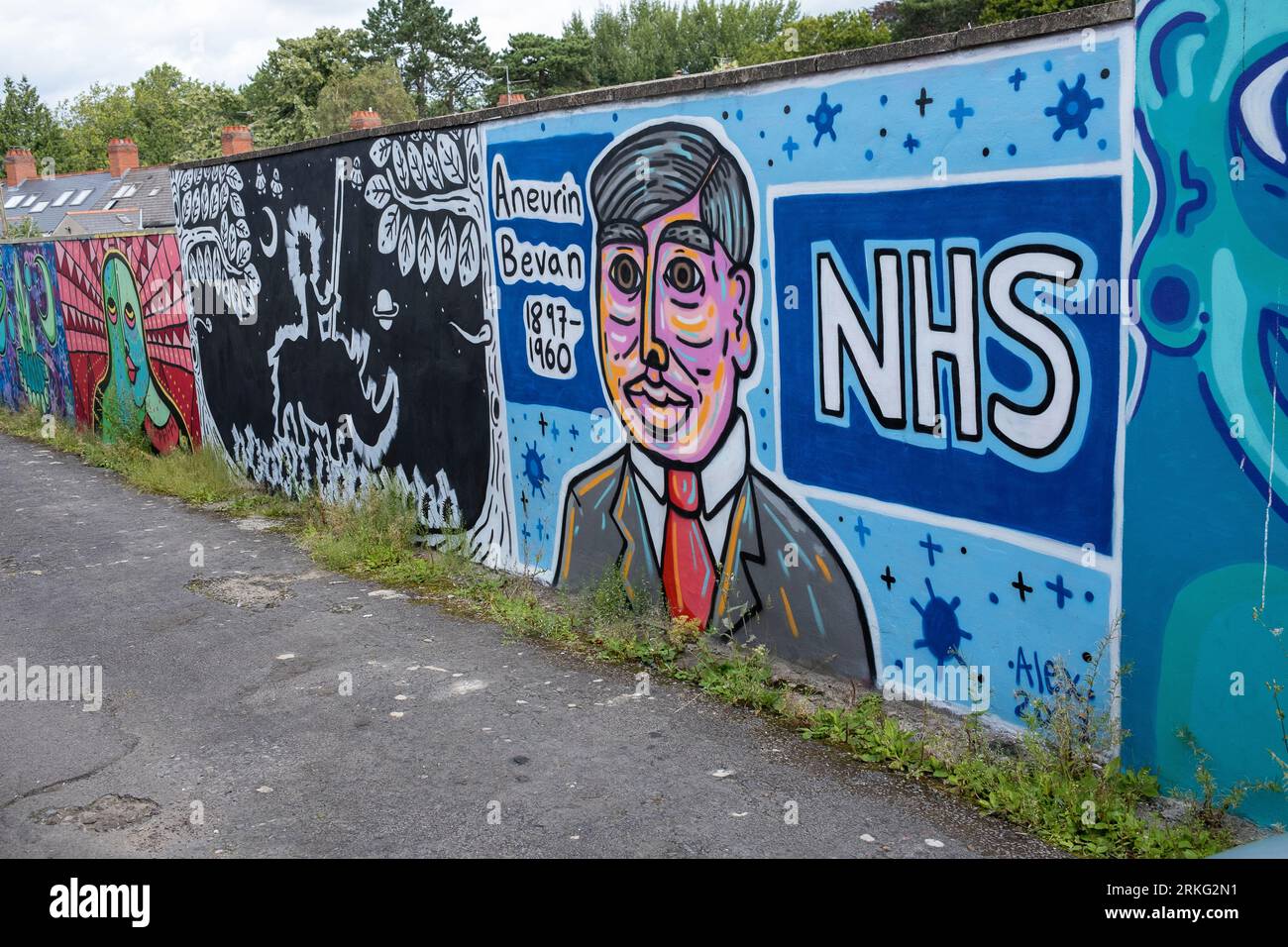 Cardiff Street Art / Cardiff Graffiti Art Stock Photo Alamy