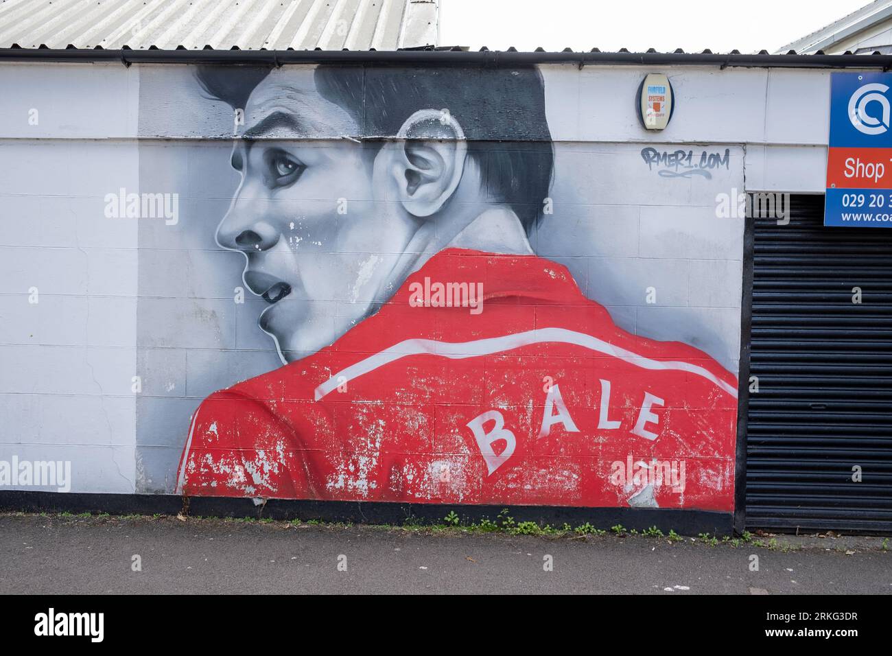 Cardiff Street Art / Cardiff Graffiti Art Stock Photo Alamy