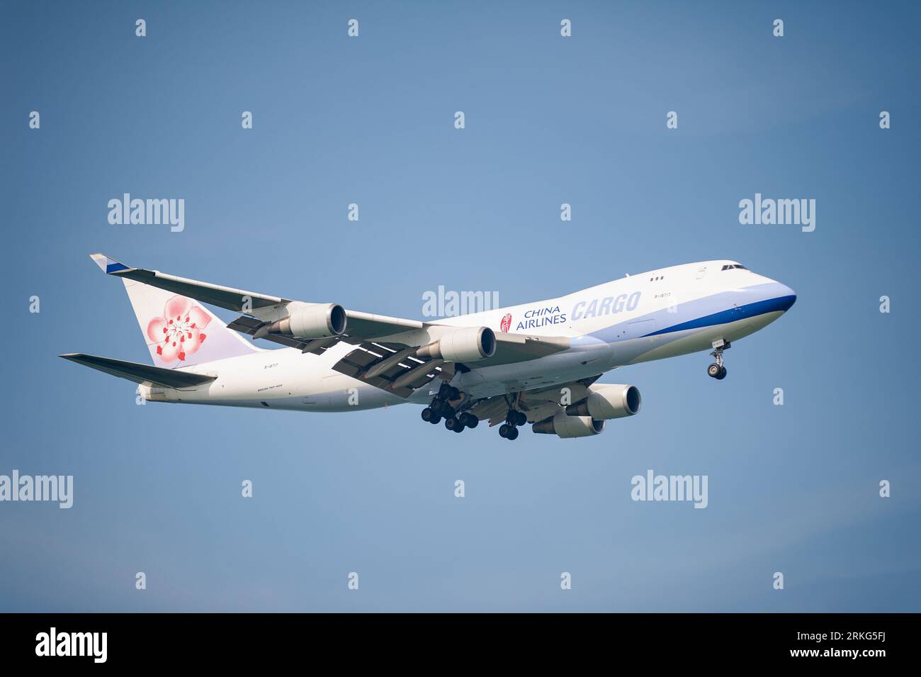 Boeing 747 400 cargo hi-res stock photography and images