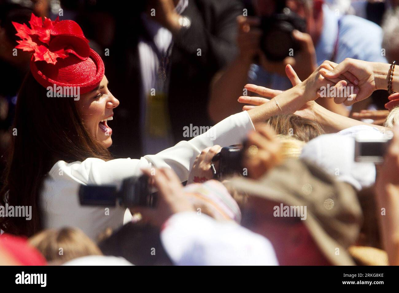 Bildnummer: 55565303  Datum: 01.07.2011  Copyright: imago/Xinhua (110702)-- OTTAWA, July 2, 2011 (Xinhua) -- Prince William s wife Kate, Britain s Duchess of Cambridge, shakes hands with during the 144th Canada Day celebrations on Parliament Hill in Ottawa, Canada, on July 1, 2011. The Royal couple is on a nine-day official visit to Canada, their first overseas trip since being married.(Xinhua/Christopher Pike)(zl) CANADA-CANADA DAY-CELEBRATION PUBLICATIONxNOTxINxCHN People Entertainment Adel GBR Königshaus Kate xda x0x premiumd Middleton 2011 quer  Catherine    Bildnummer 55565303 Date 01 07 Stock Photo