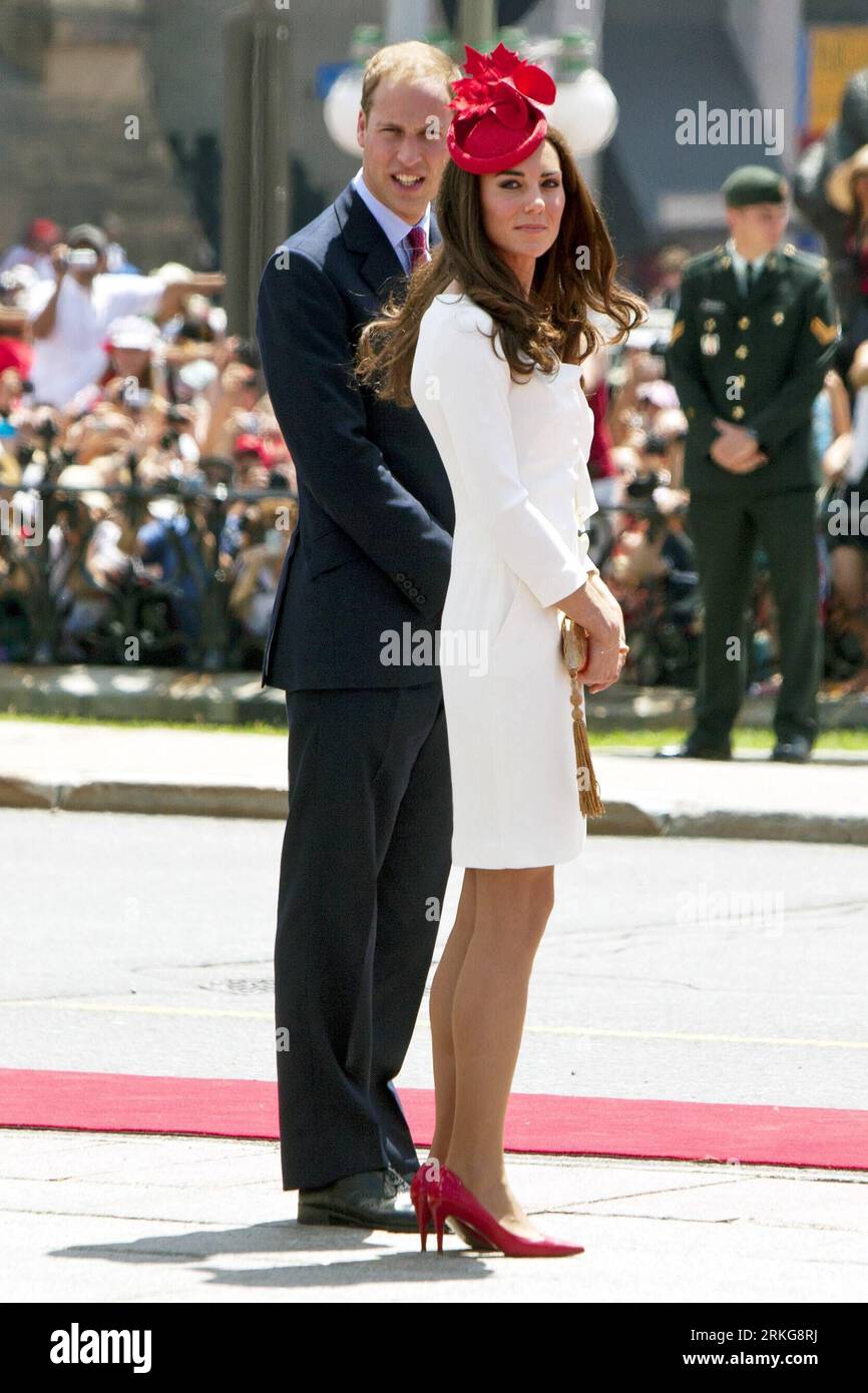 Bildnummer: 55565405  Datum: 01.07.2011  Copyright: imago/Xinhua (110702)-- OTTAWA, July 2, 2011 (Xinhua) -- Britain s Prince William and his wife Kate attend the 144th Canada Day celebrations on Parliament Hill in Ottawa, Canada, on July 1, 2011. The Royal couple is on a nine-day official visit to Canada, their first overseas trip since being married.(Xinhua/Christopher Pike)(zl) CANADA-CANADA DAY-CELEBRATION PUBLICATIONxNOTxINxCHN People Entertainment Adel GBR Königshaus Familie Frau Ehefrau Kate xda x0x premiumd Middleton 2011 hoch   Catherine Duchess Cambridge    Bildnummer 55565405 Date 0 Stock Photo